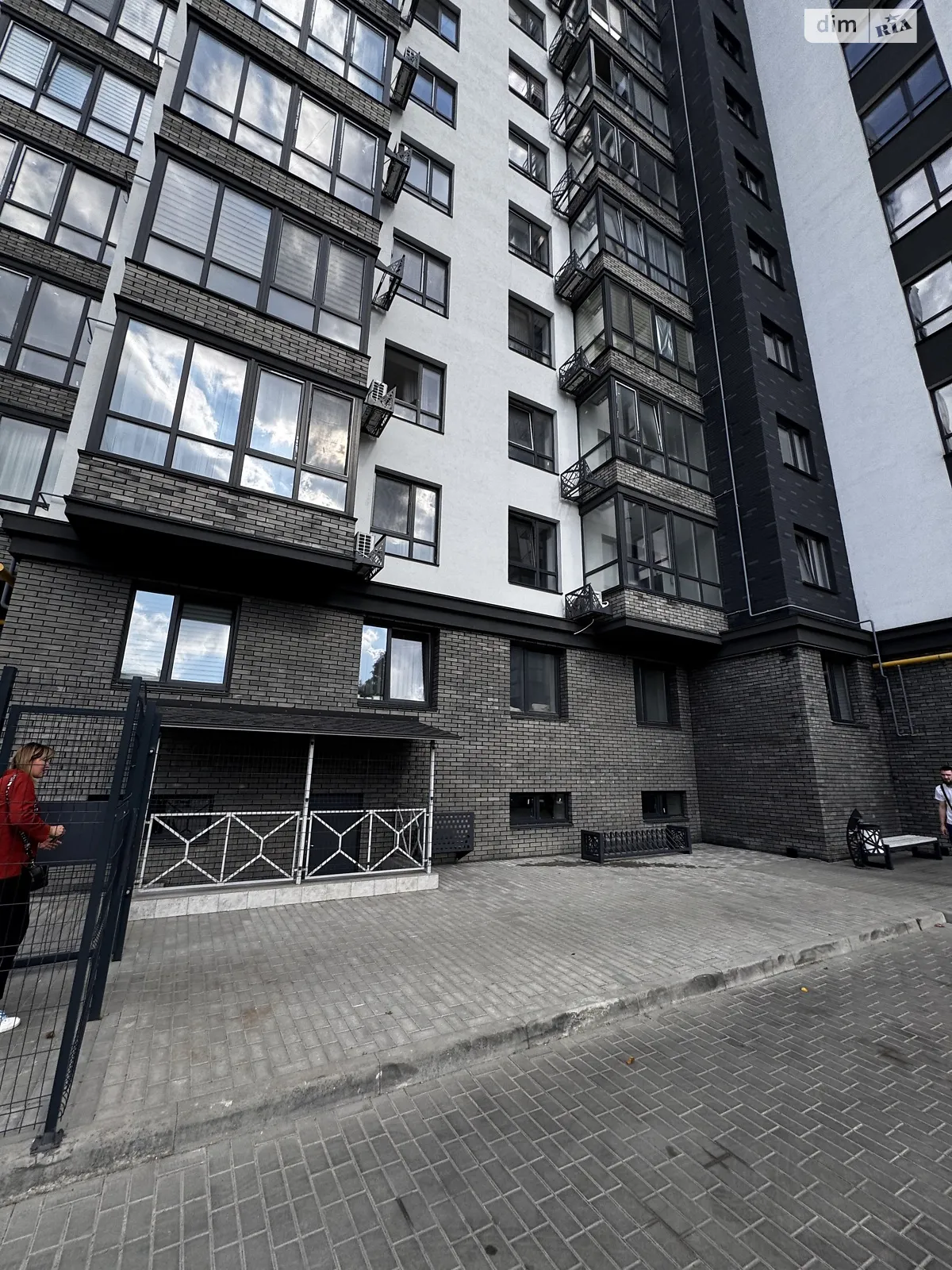 Продается 1-комнатная квартира 35 кв. м в Житомире, ул. Домбровского, 75 - фото 1