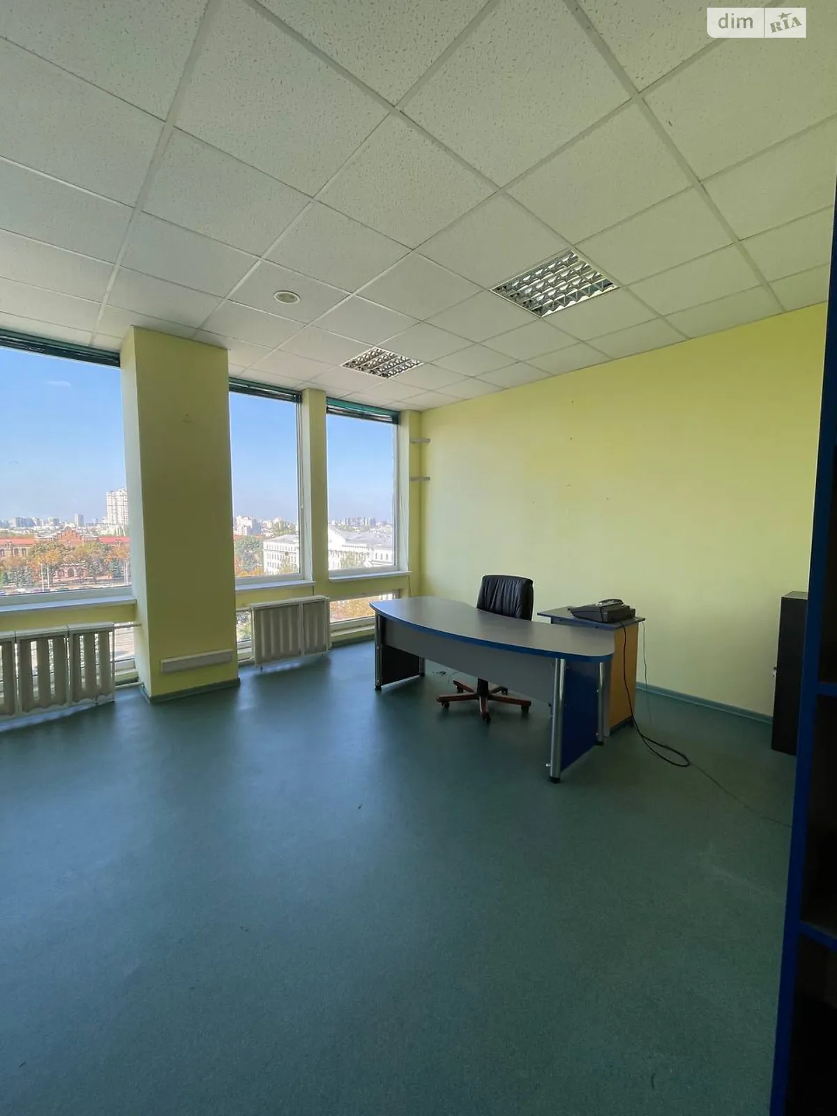 Сдается в аренду офис 50.82 кв. м в бизнес-центре, цена: 17787 грн - фото 1
