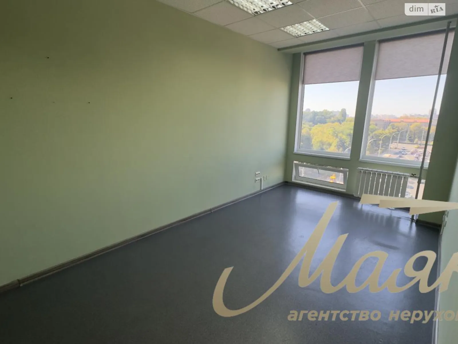 Сдается в аренду офис 88 кв. м в бизнес-центре, цена: 745 $ - фото 1