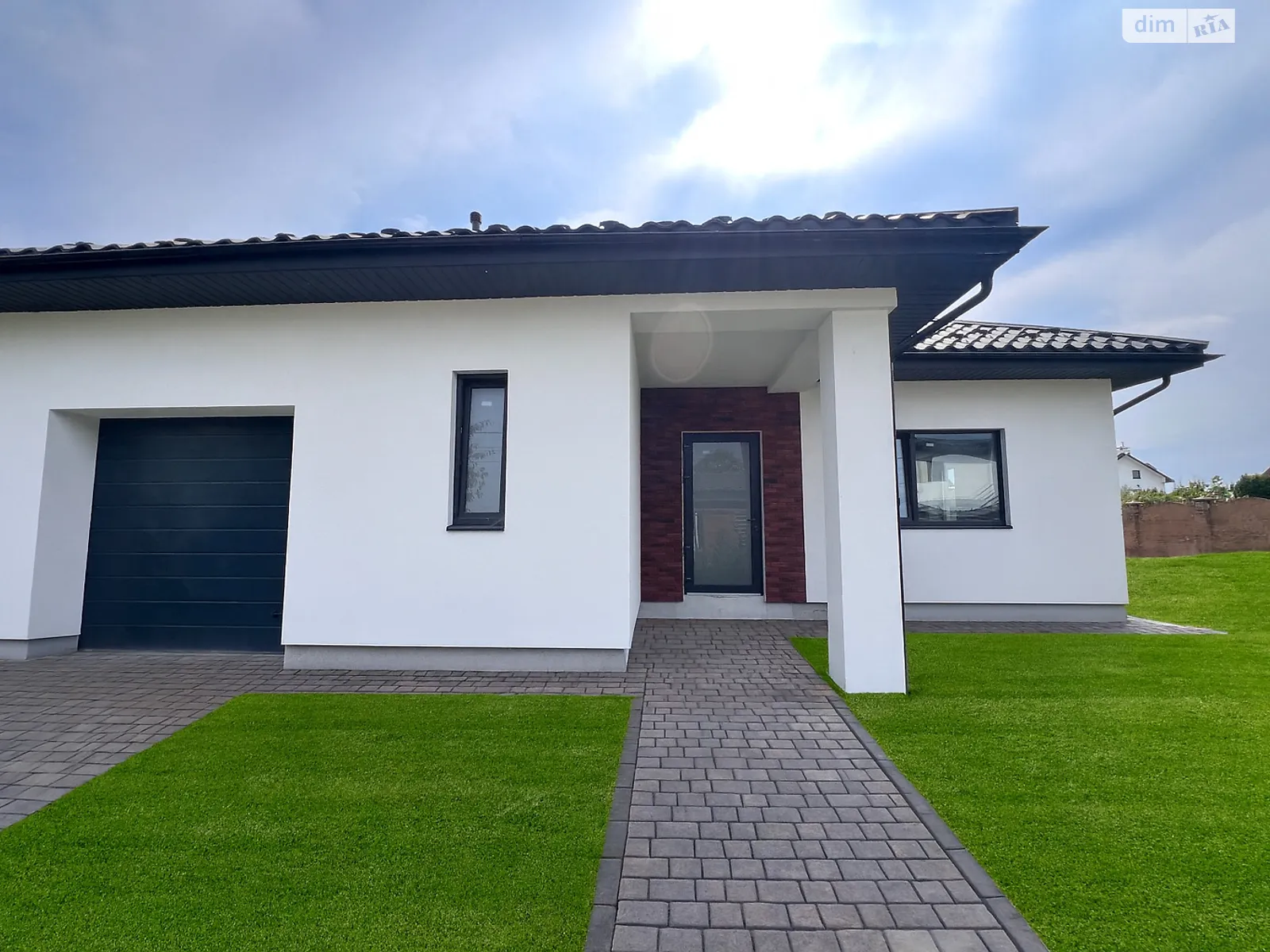 Продается одноэтажный дом 140 кв. м с верандой, цена: 155000 $ - фото 1