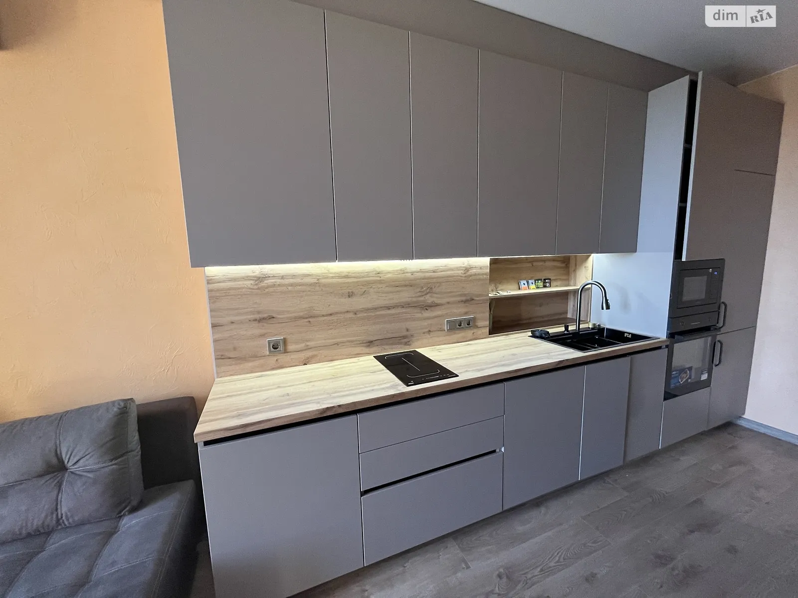 Сдается в аренду 1-комнатная квартира 48 кв. м в Одессе, Фонтанская дор. - фото 1