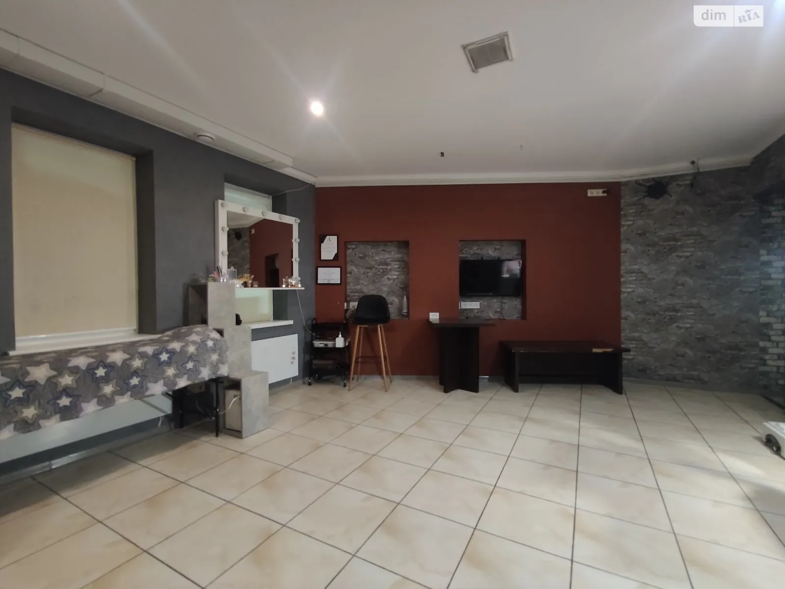 Сдается в аренду офис 116.8 кв. м в бизнес-центре, цена: 25000 грн - фото 1