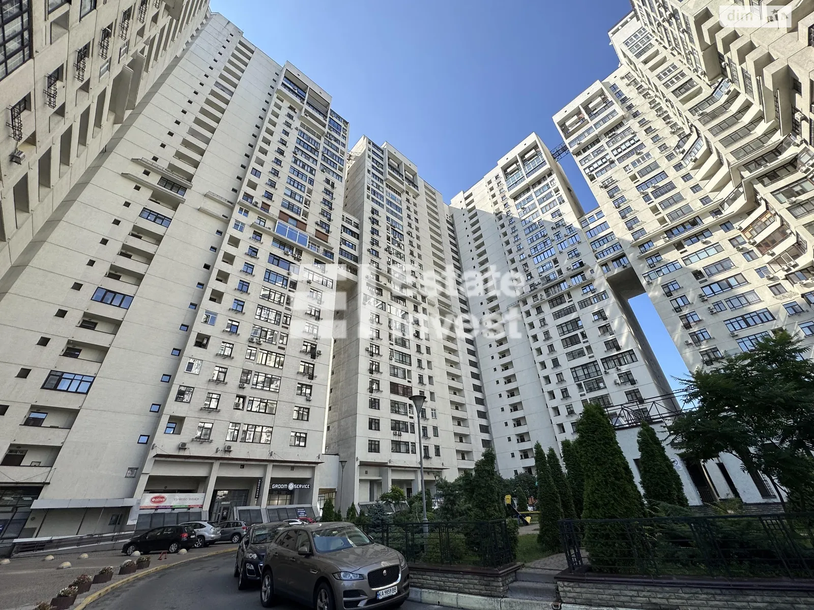 Сдается в аренду офис 143 кв. м в бизнес-центре, цена: 700 € - фото 1