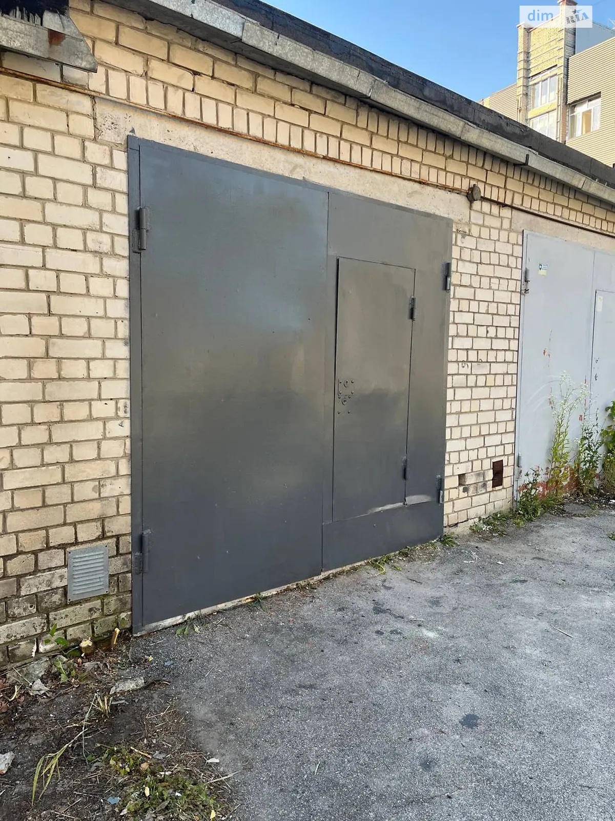 Продается отдельно стоящий гараж универсальный на 23.5 кв. м, цена: 9000 $ - фото 1