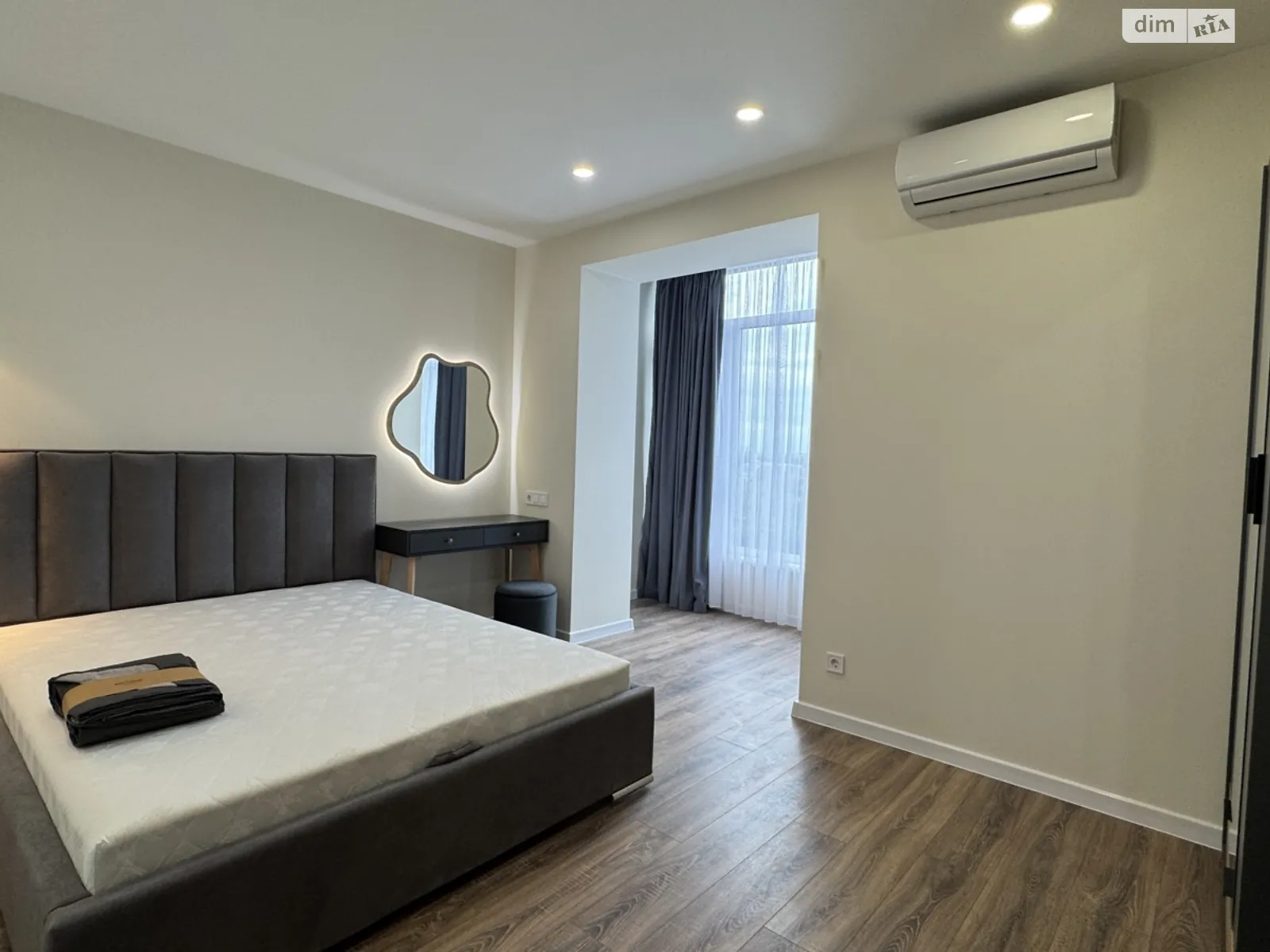 Сдается в аренду 1-комнатная квартира 52 кв. м в Ивано-Франковске, ул. Волошина Августина, 2А - фото 1