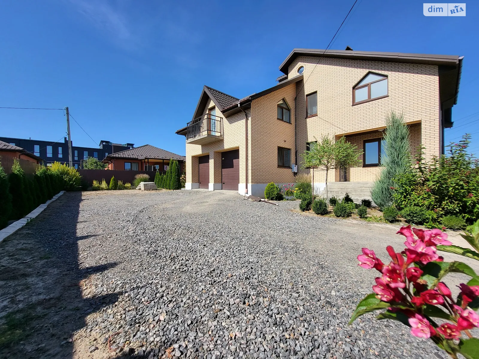 Продается дом на 2 этажа 280 кв. м с верандой, цена: 330000 $ - фото 1