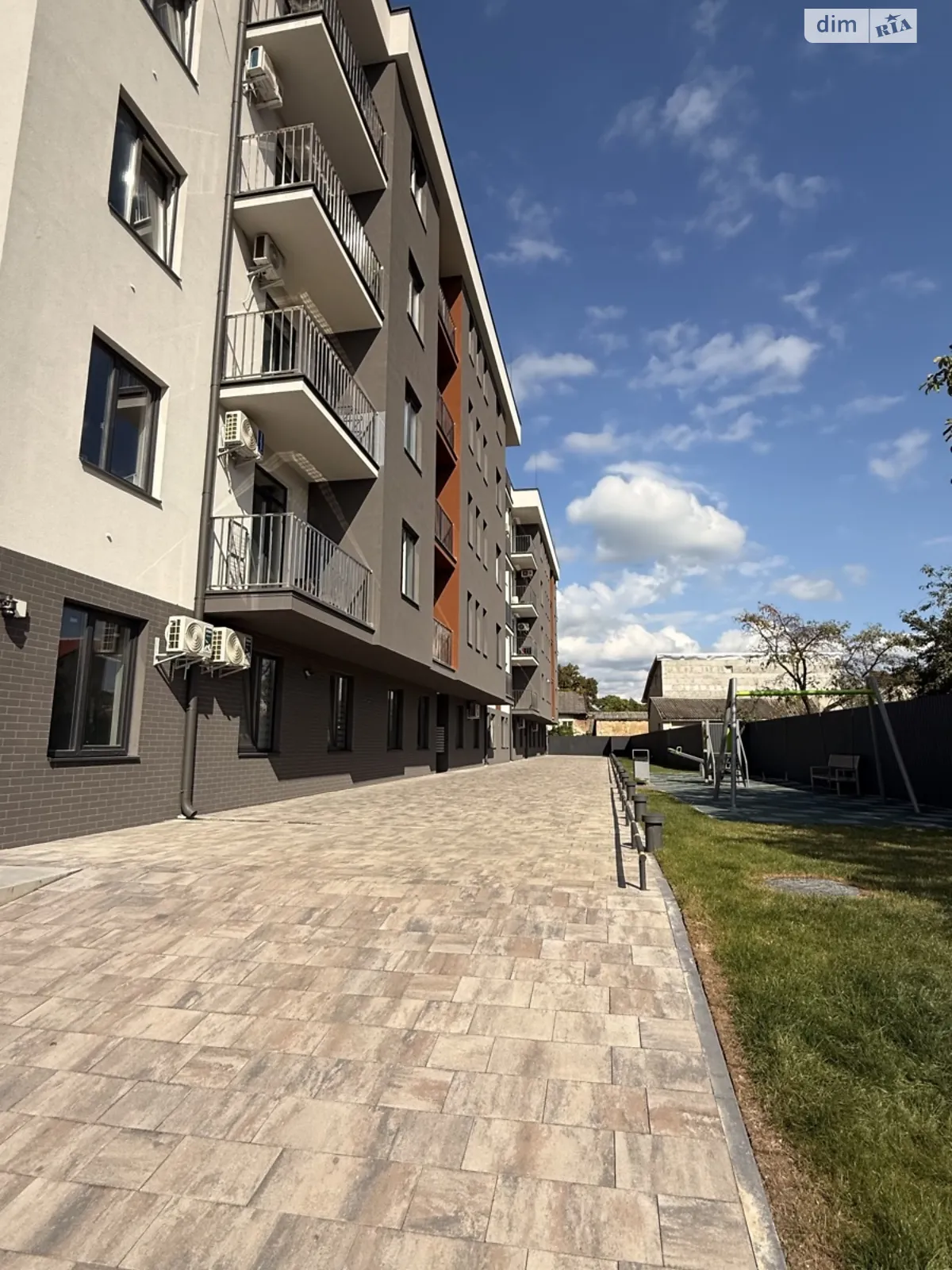 Продается 1-комнатная квартира 54 кв. м в Ужгороде, ул. Русская, 41 - фото 1