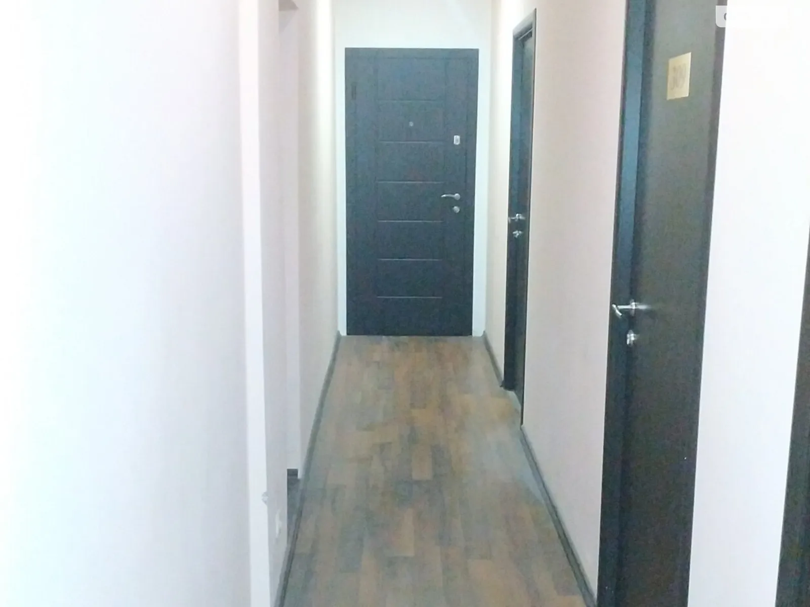 Сдается в аренду офис 20 кв. м в бизнес-центре, цена: 8020 грн - фото 1