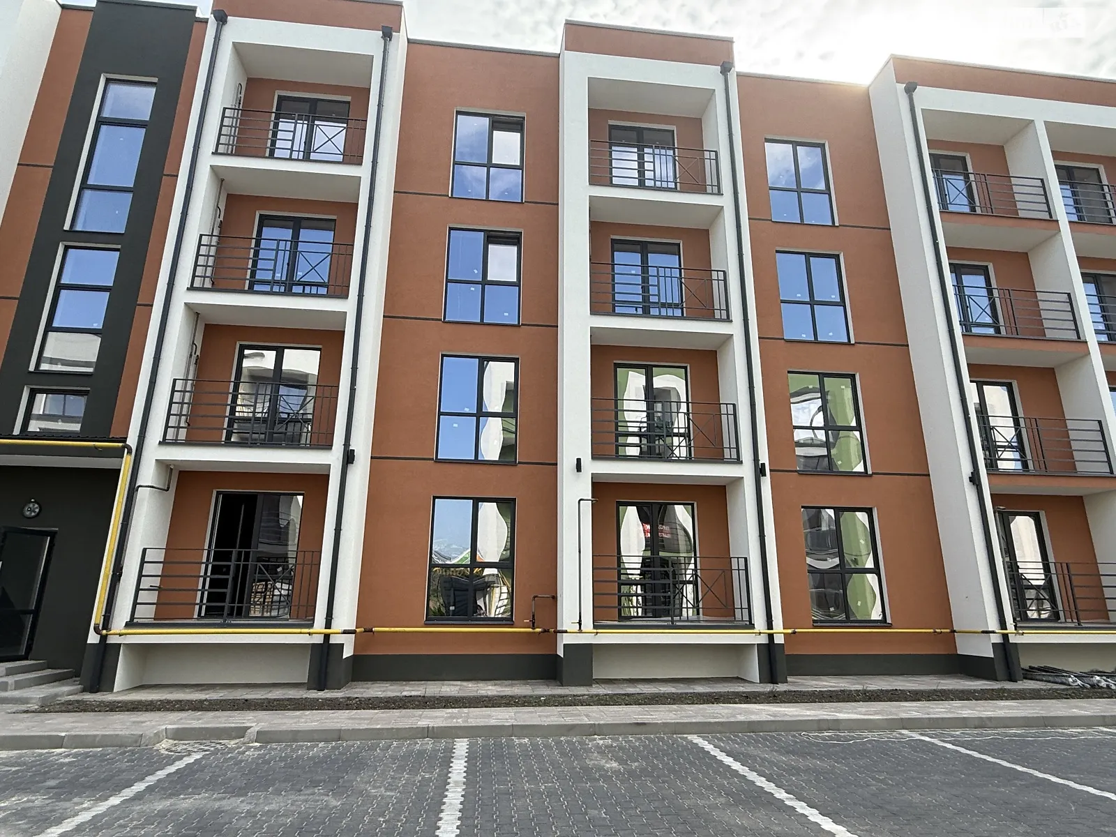 Продается 1-комнатная квартира 37.4 кв. м в Гостомеле, ул. Украинская - фото 1