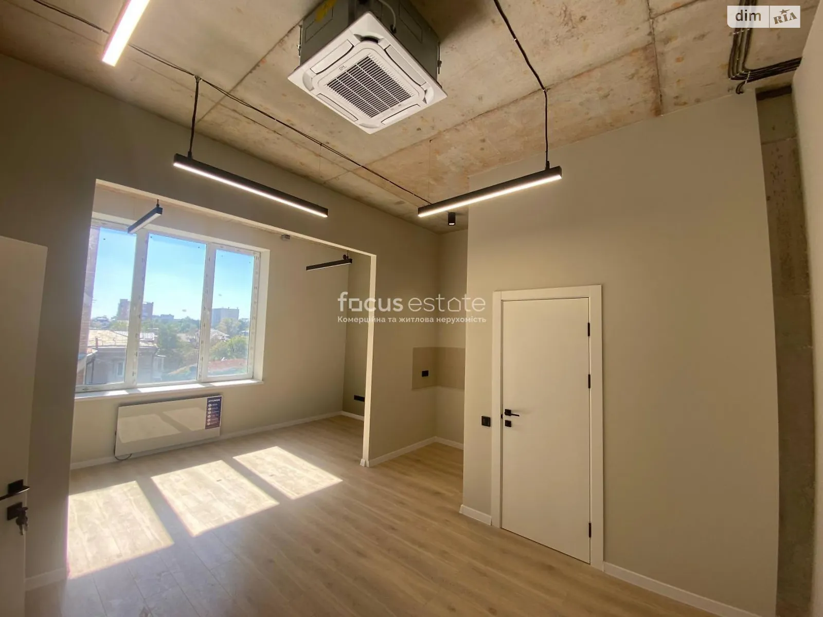 Продается офис 114 кв. м в бизнес-центре, цена: 215000 $ - фото 1