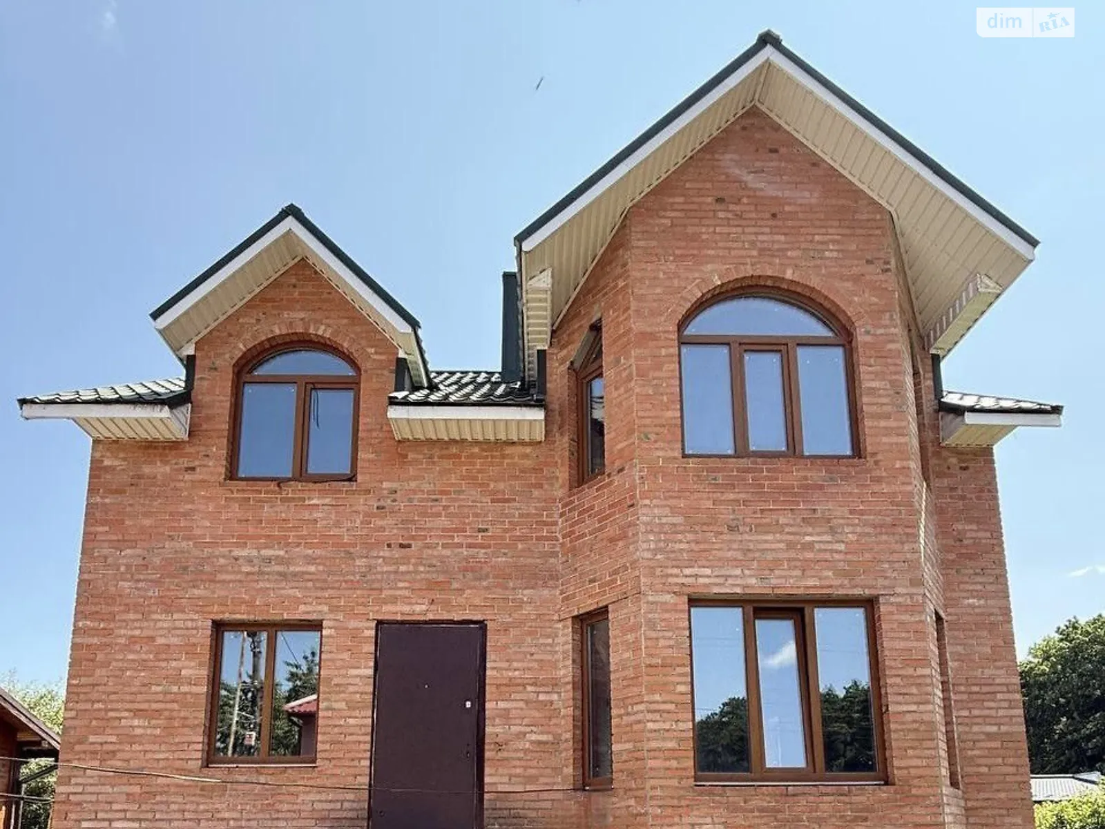 Продается дом на 3 этажа 162 кв. м с подвалом, цена: 72000 $ - фото 1