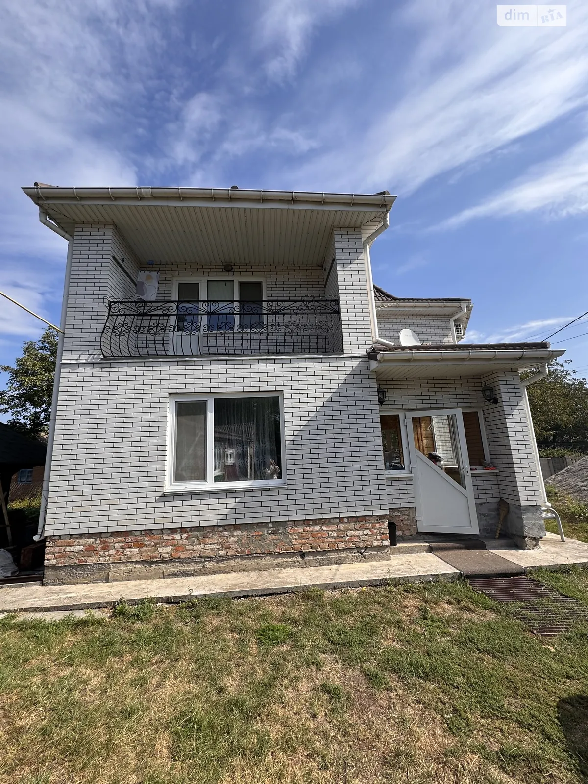 Продается дом на 2 этажа 260 кв. м с камином, цена: 115000 $ - фото 1