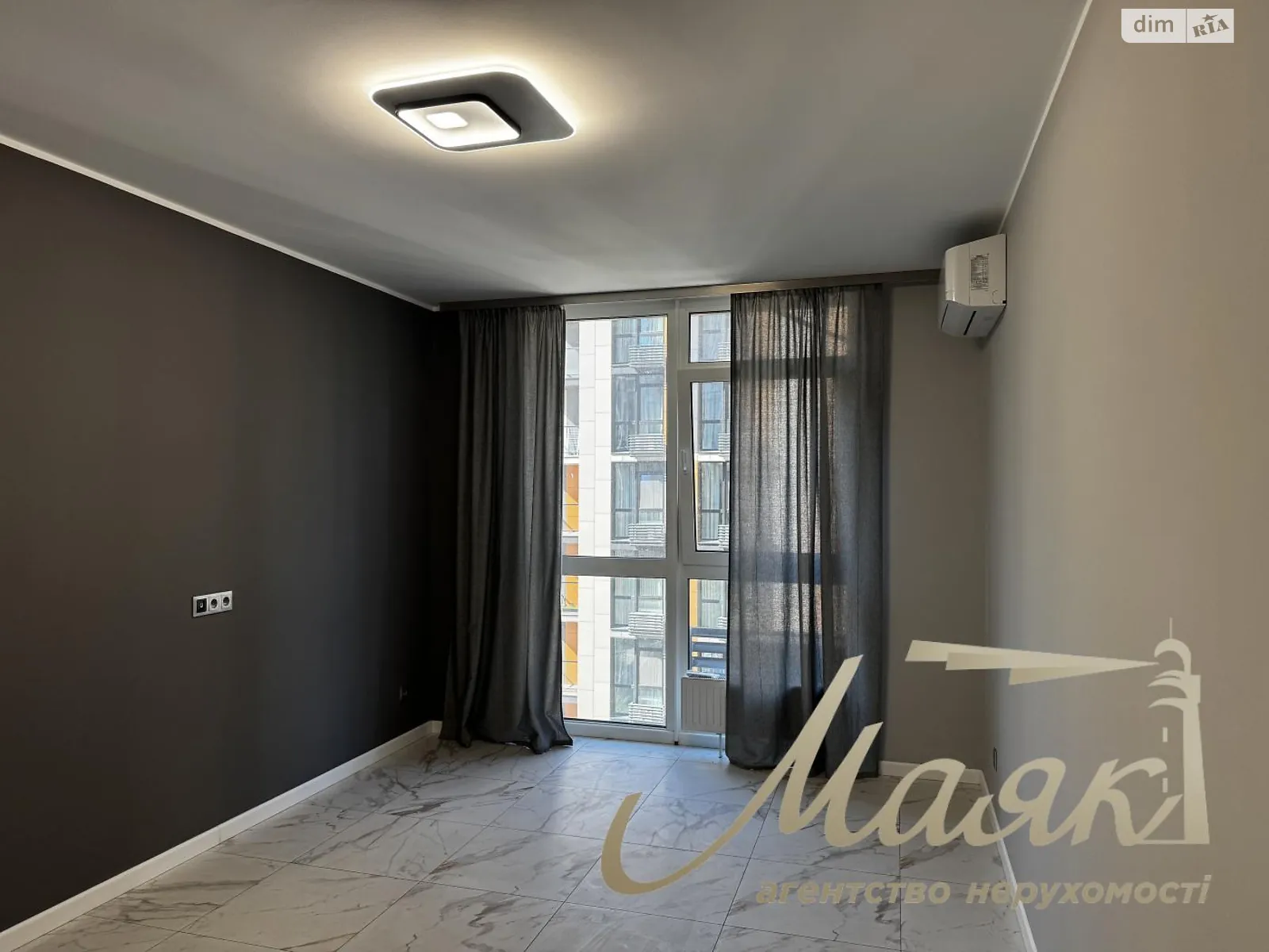 Сдается в аренду офис 65 кв. м в бизнес-центре, цена: 1200 $ - фото 1