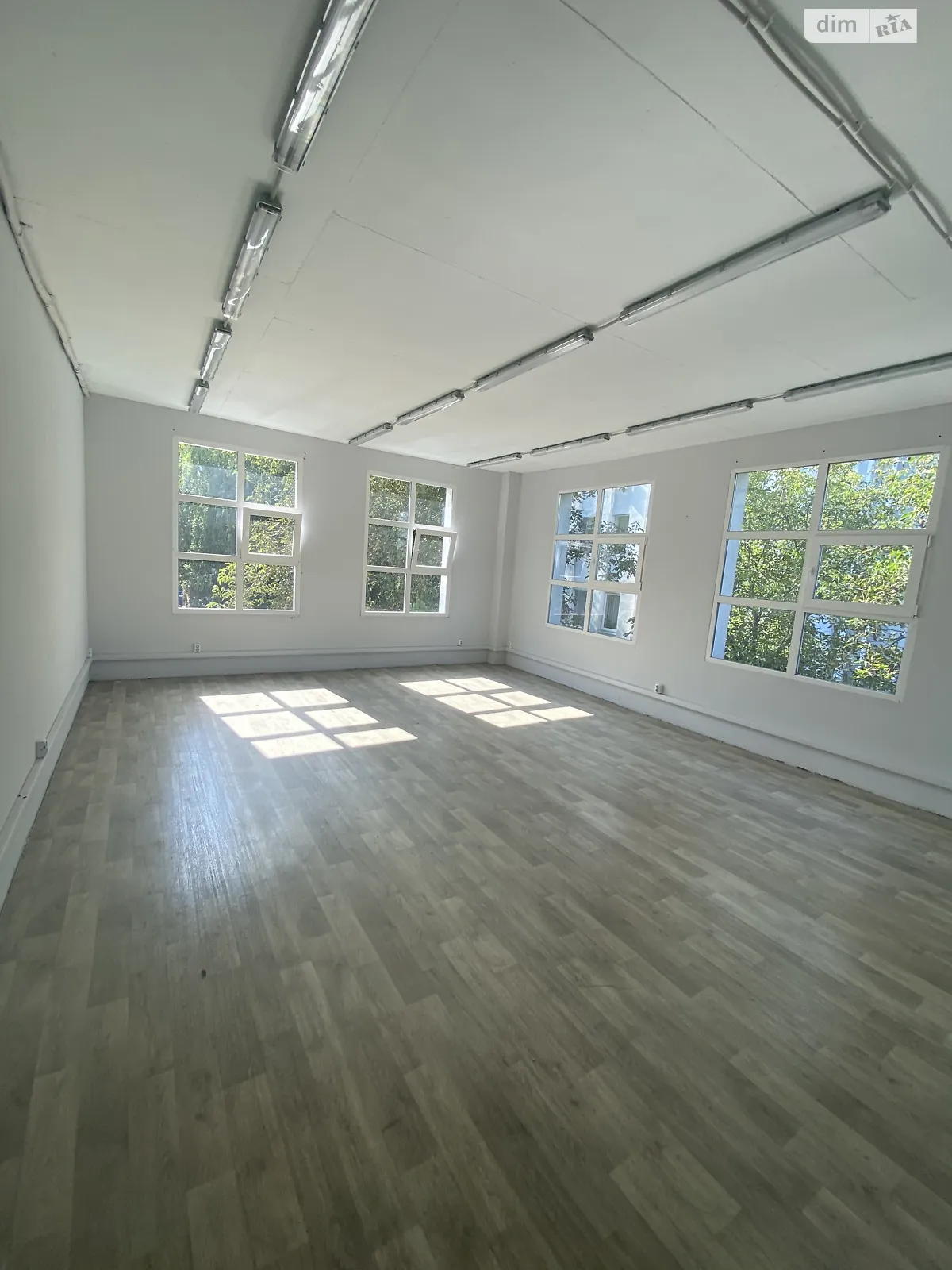 Сдается в аренду офис 91.3 кв. м в бизнес-центре, цена: 25000 грн - фото 1