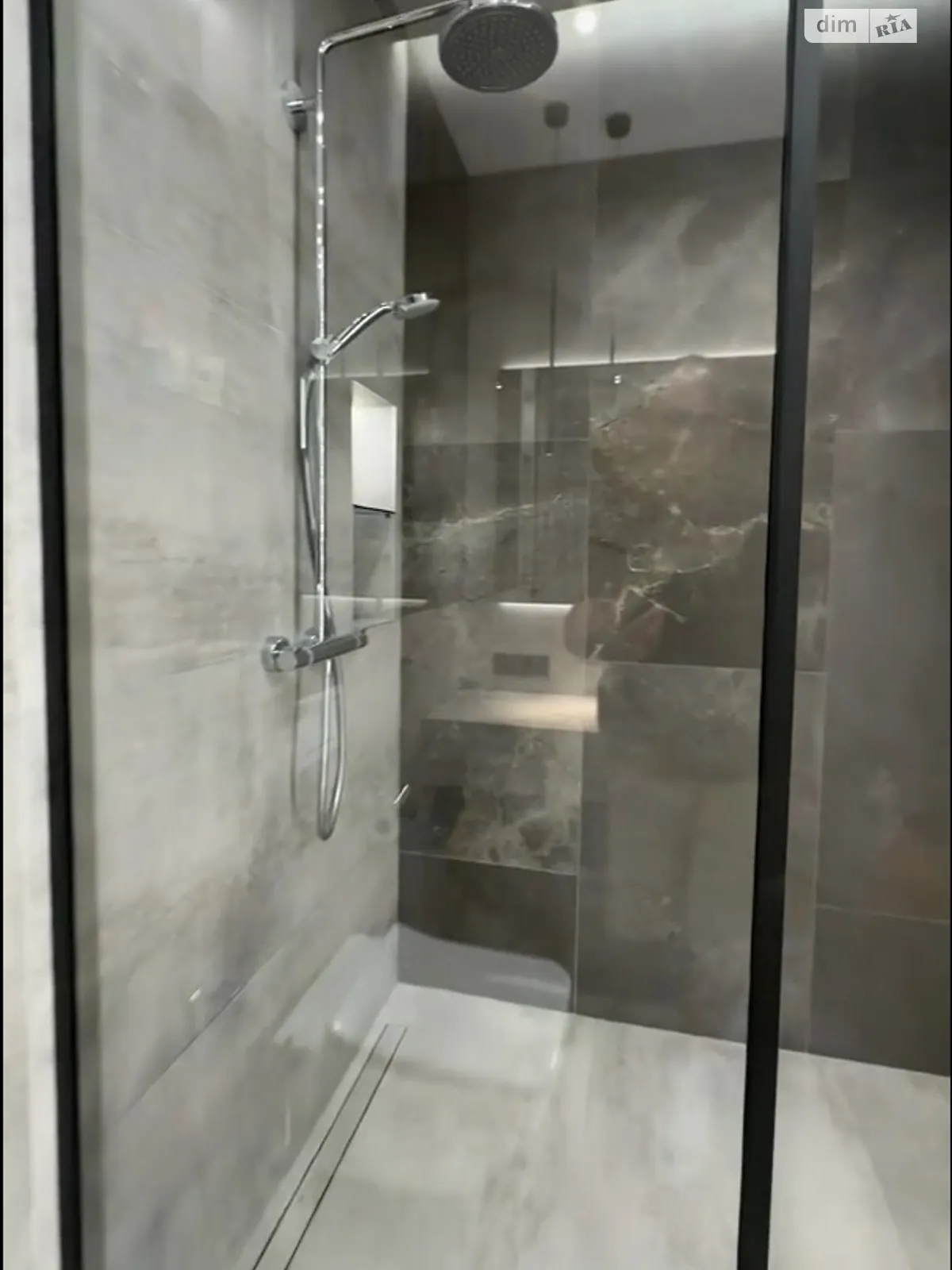 Продается 2-комнатная квартира 50 кв. м в Киеве, ул. Маккейна Джона, 7 - фото 1