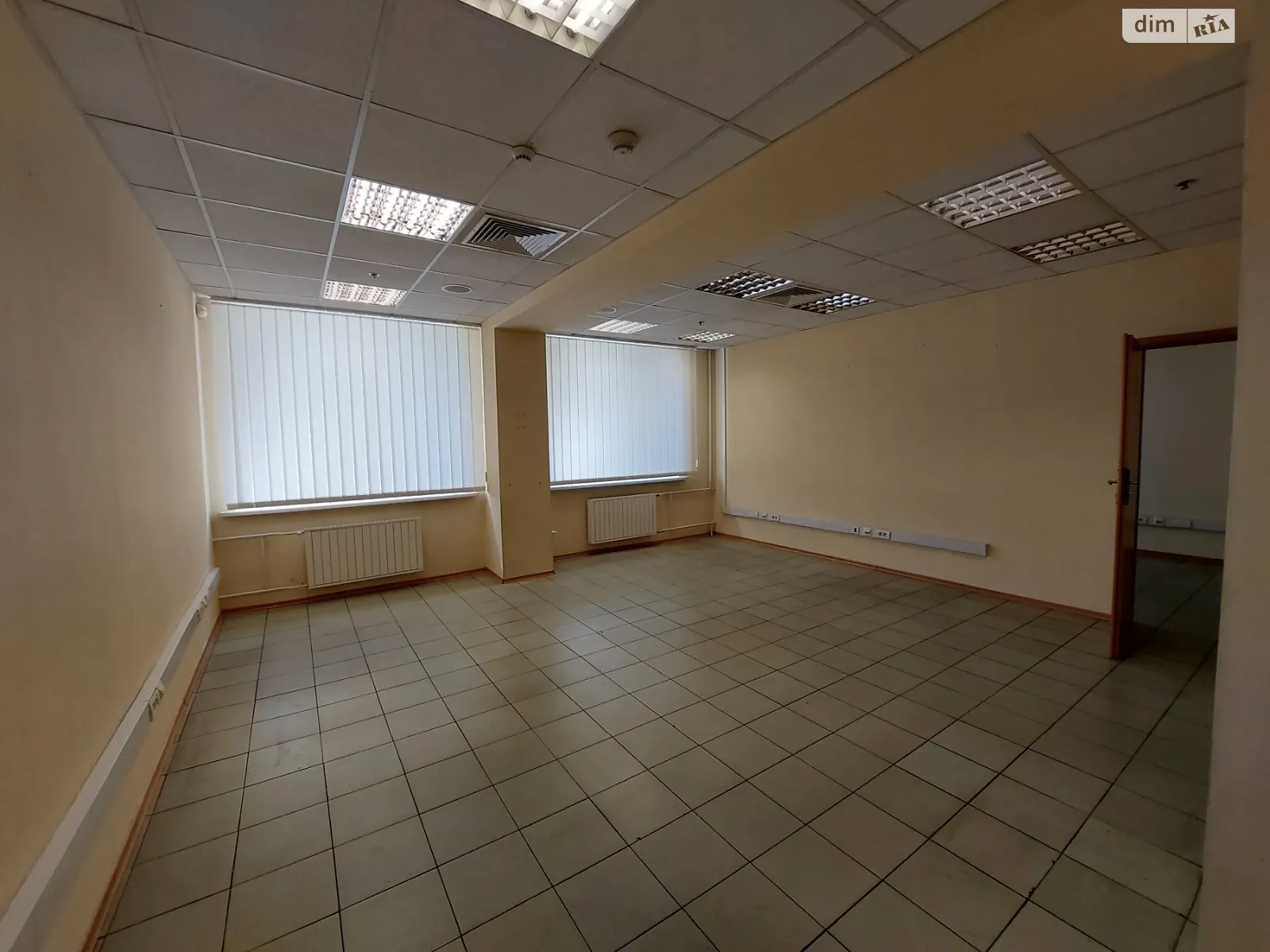 Сдается в аренду офис 53.32 кв. м в бизнес-центре, цена: 15996 грн - фото 1