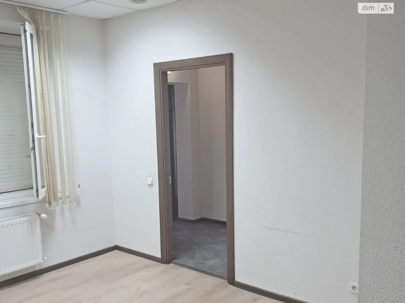 Сдается в аренду офис 32 кв. м в бизнес-центре, цена: 11545 грн - фото 1