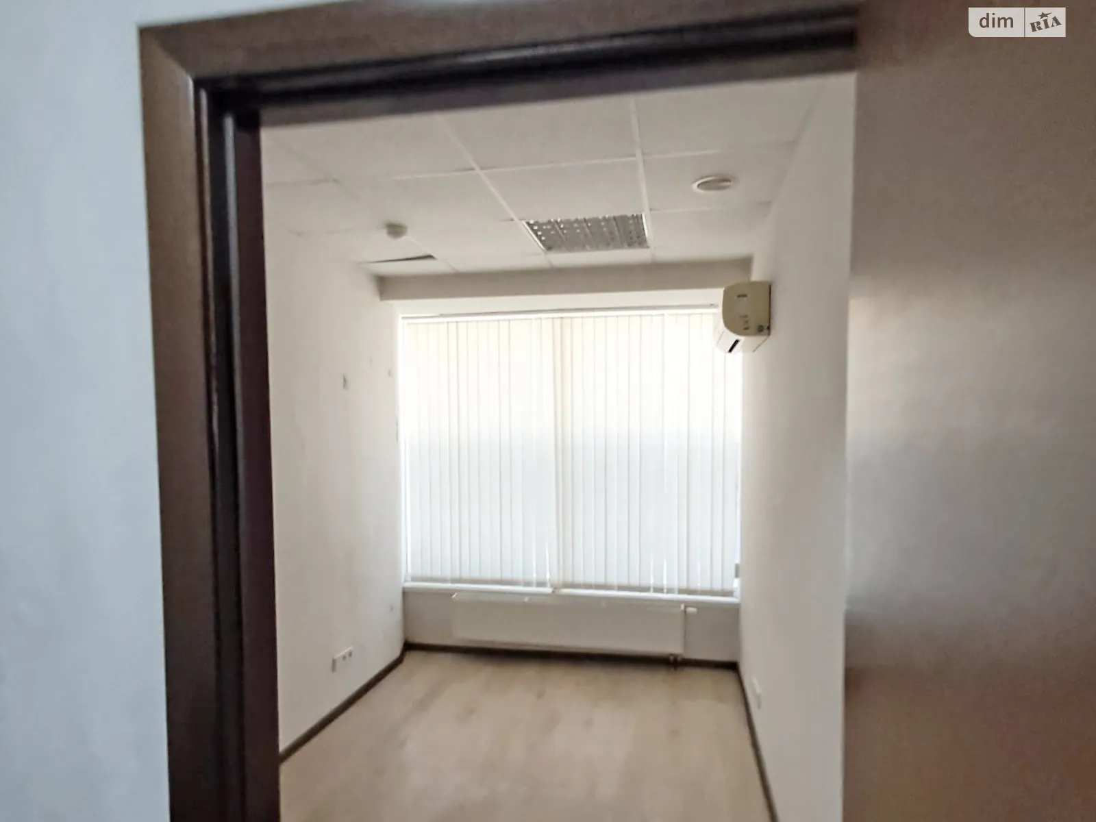 Сдается в аренду офис 32 кв. м в бизнес-центре, цена: 11525 грн - фото 1