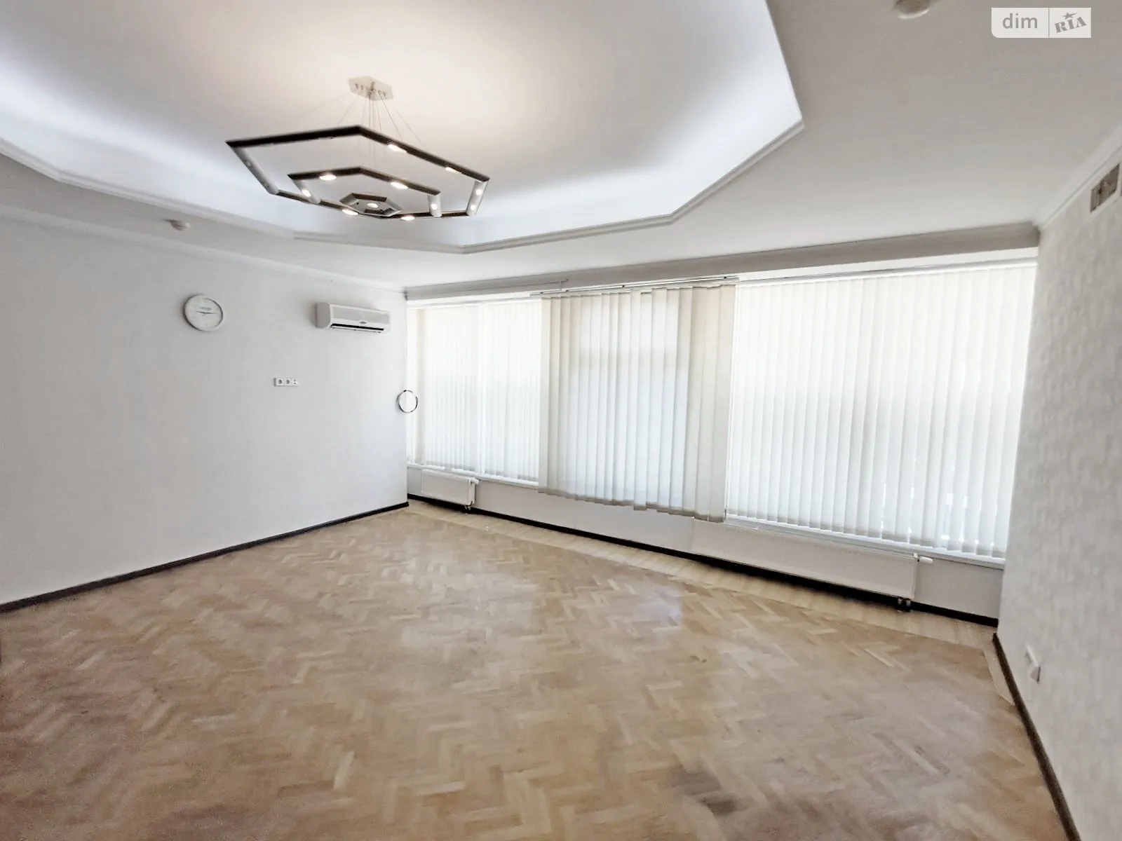 Сдается в аренду офис 57.5 кв. м в бизнес-центре, цена: 17530 грн - фото 1