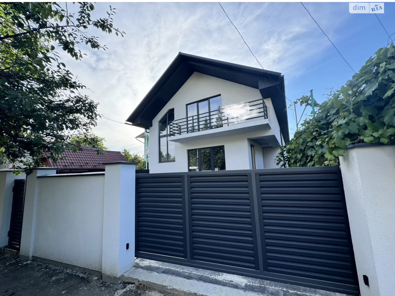 Продается дом на 2 этажа 249 кв. м с камином, цена: 190000 $ - фото 1
