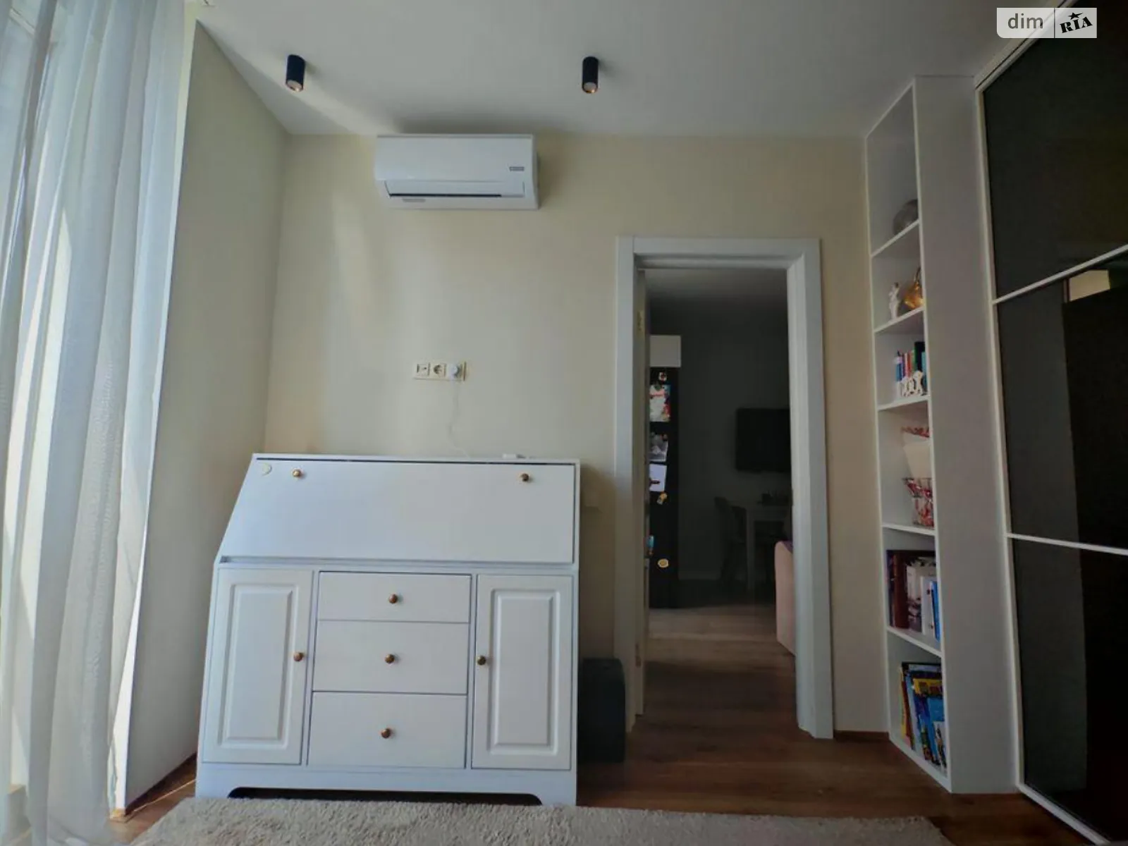 Продається 1-кімнатна квартира 48 кв. м у Києві, вул. Князя Романа Мстиславича(Генерала Жмаченка) - фото 1