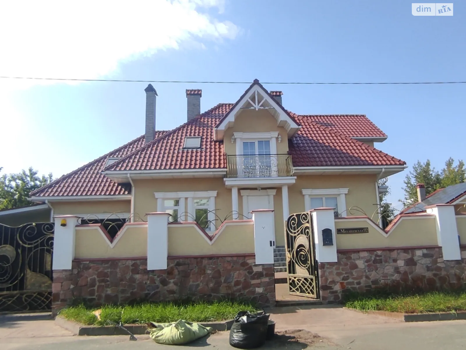 Продается дом на 2 этажа 200 кв. м с террасой, цена: 315000 $ - фото 1