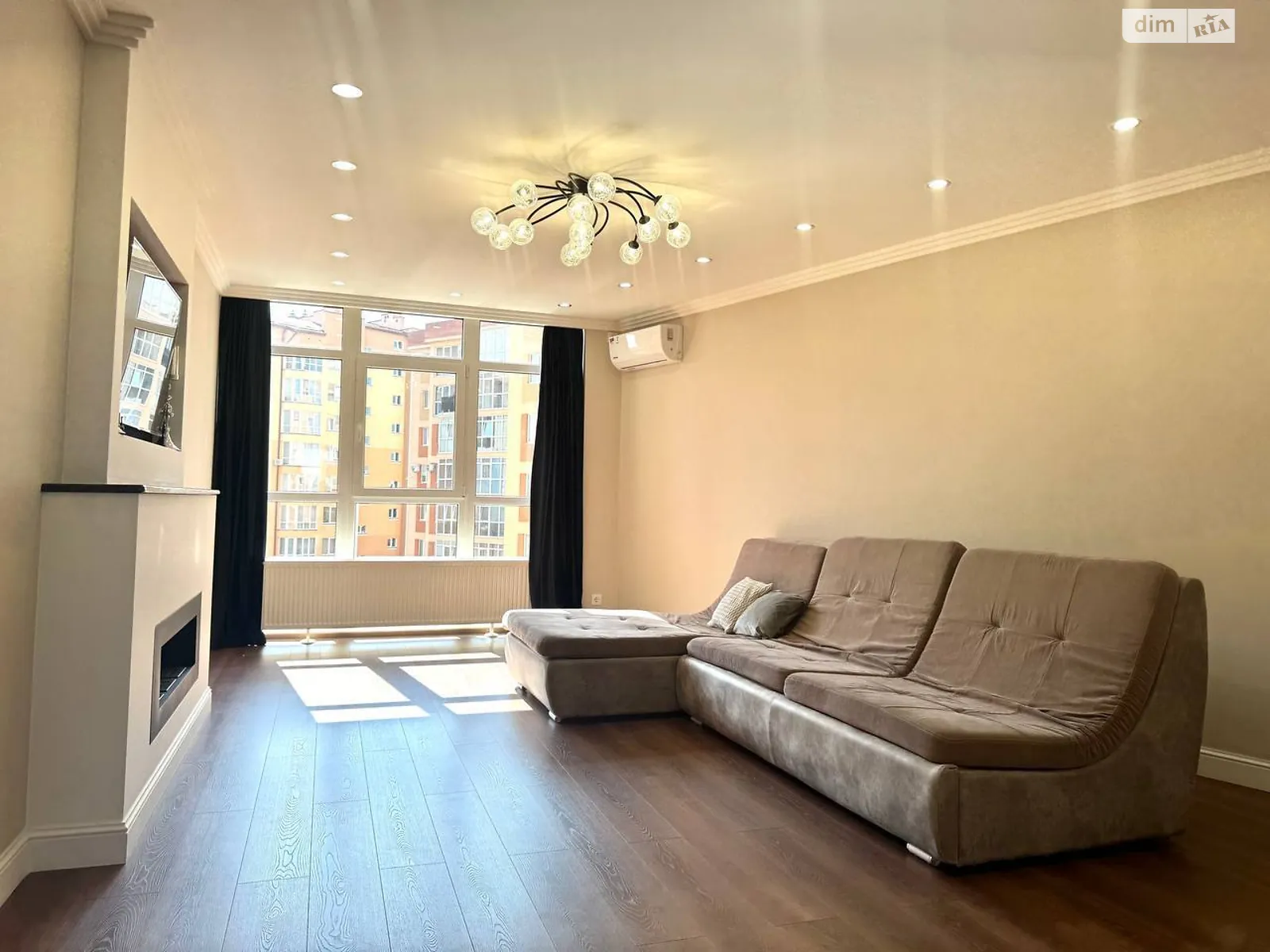 Продается 3-комнатная квартира 111 кв. м в Черновцах, ул. Ровенская, 12Б/1 - фото 1