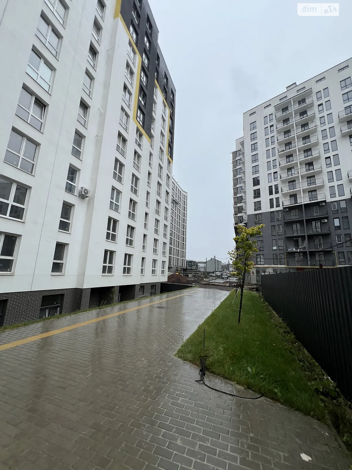 Продается 2-комнатная квартира 72.8 кв. м в Львове, ул. Железнодорожная - фото 1