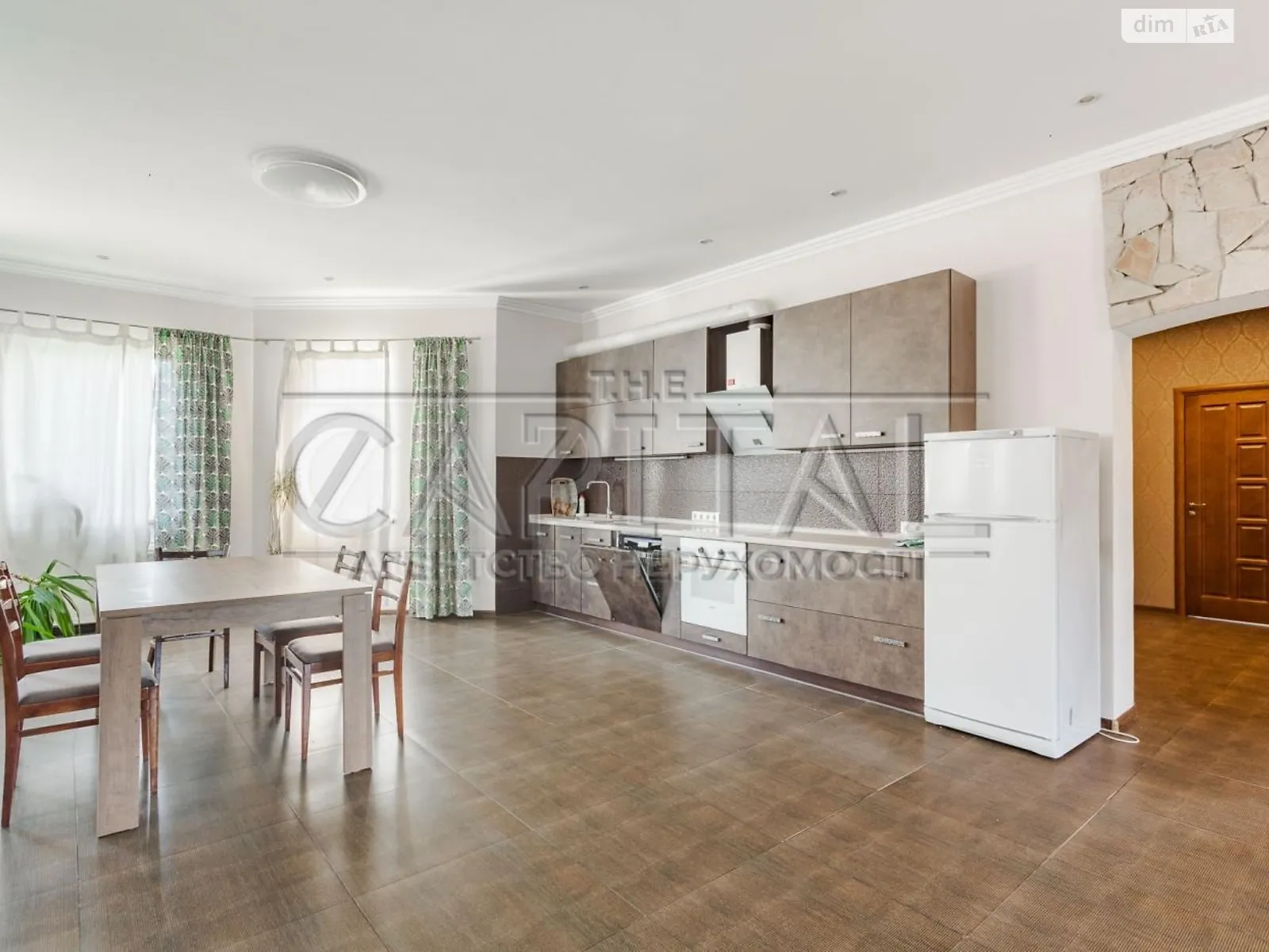 Сдается в аренду дом на 2 этажа 240 кв. м с верандой, цена: 1100 $ - фото 1