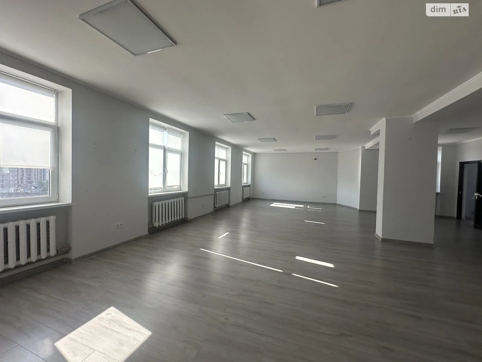 Сдается в аренду офис 195 кв. м в бизнес-центре, цена: 60000 грн - фото 1