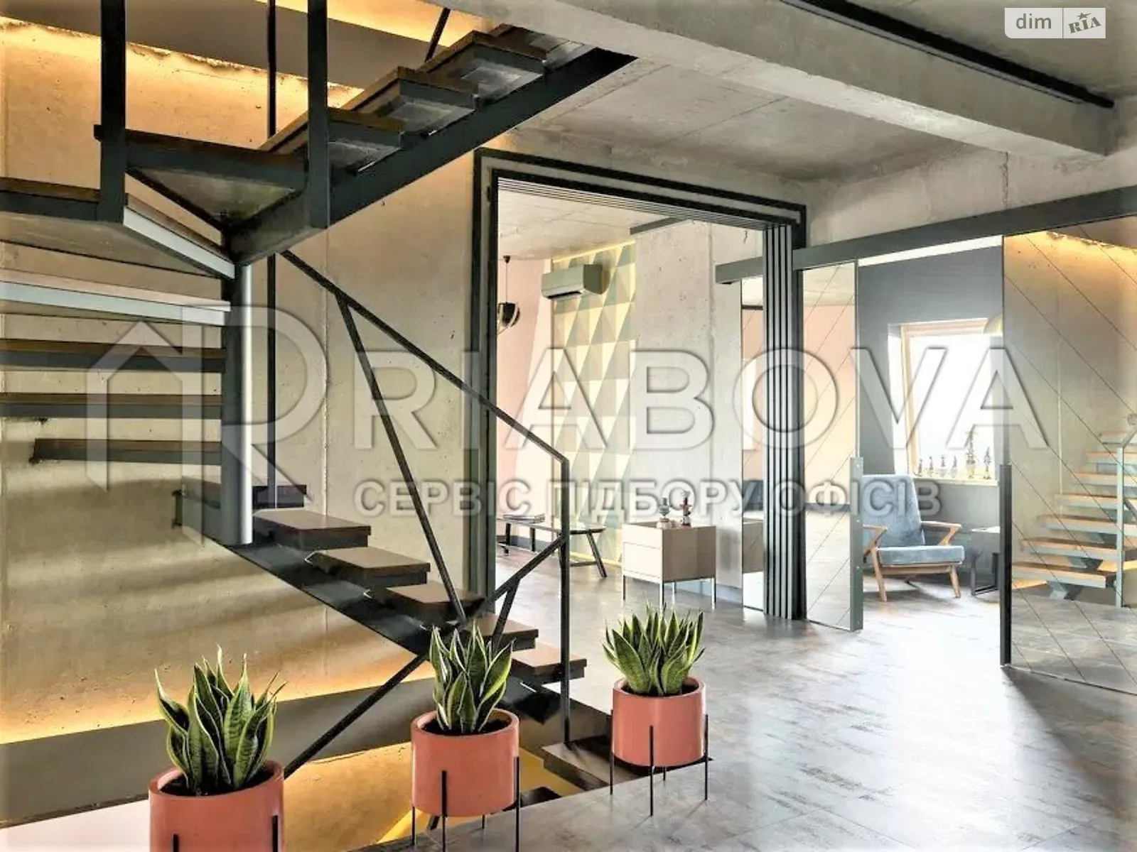 Сдается в аренду офис 264 кв. м в бизнес-центре, цена: 5000 € - фото 1