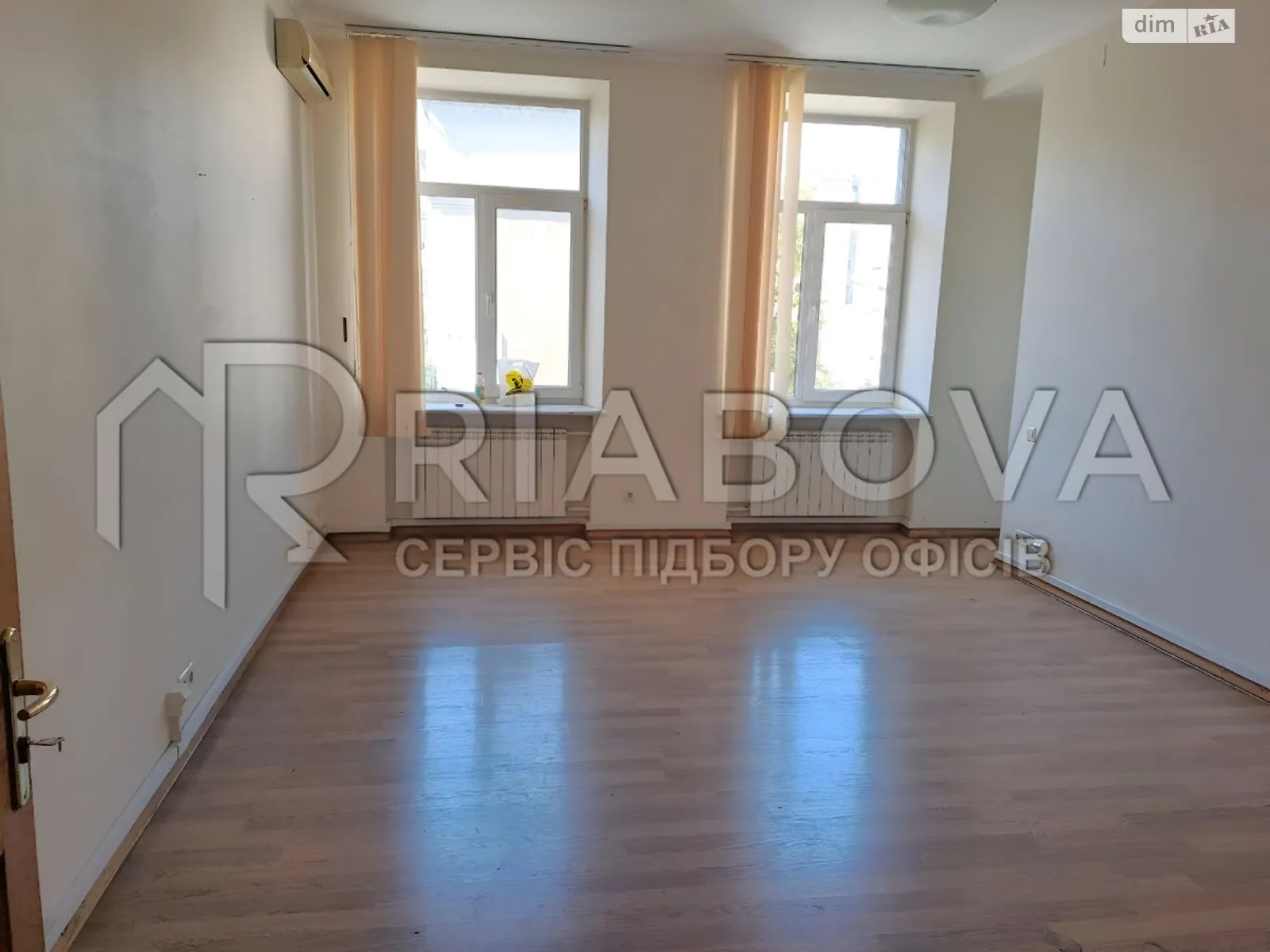 Сдается в аренду офис 132 кв. м в бизнес-центре, цена: 1000 $ - фото 1