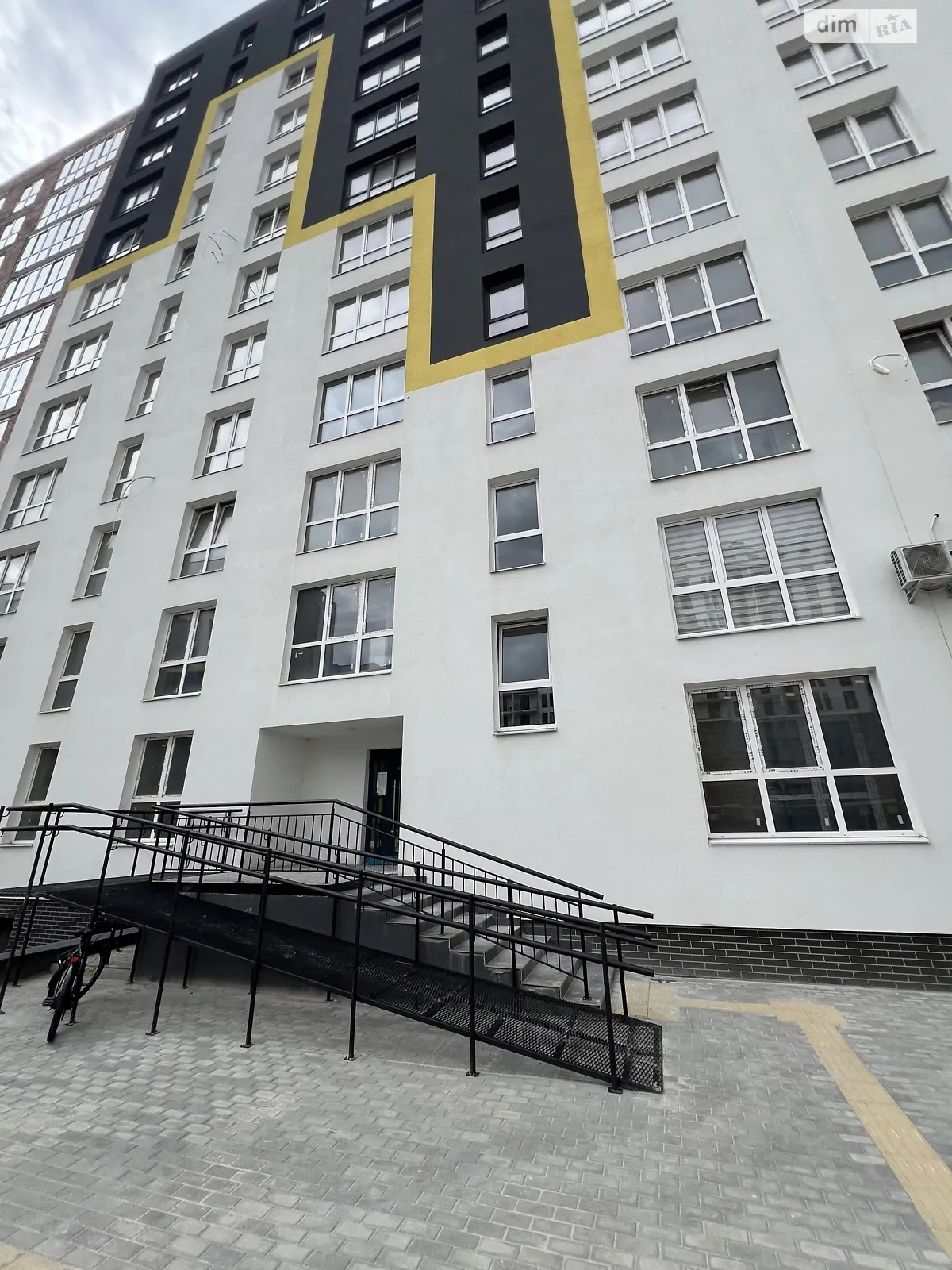 Продается 1-комнатная квартира 52.24 кв. м в Львове, ул. Железнодорожная - фото 1