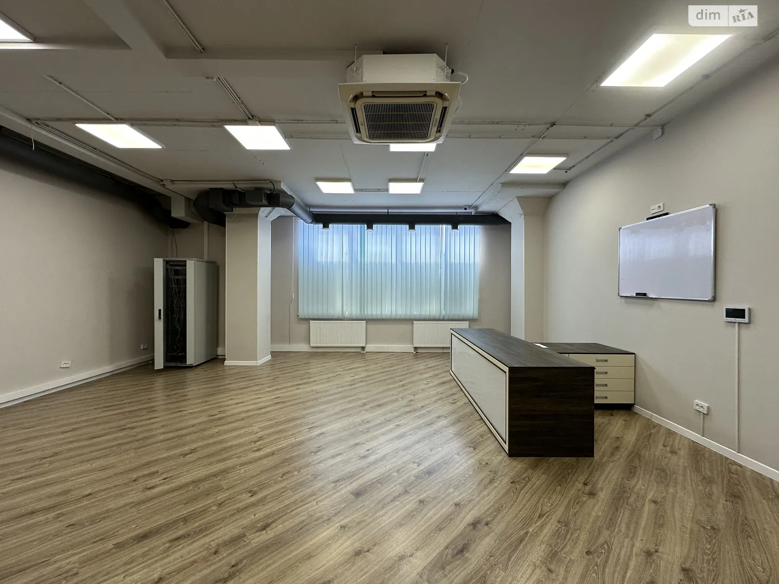 Сдается в аренду офис 185 кв. м в бизнес-центре, цена: 1200 $ - фото 1