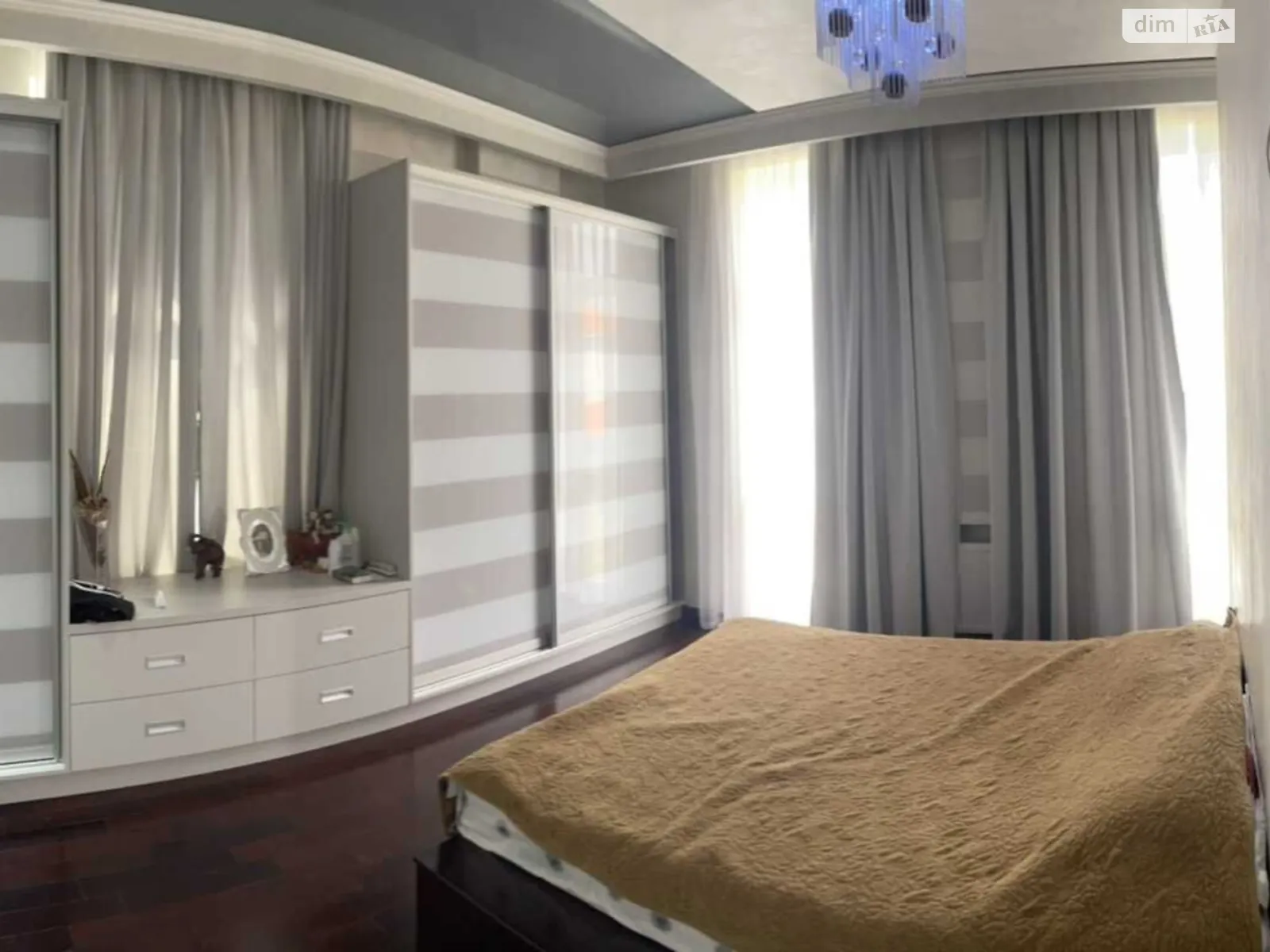 Продается дом на 2 этажа 400 кв. м с участком, цена: 425000 $ - фото 1