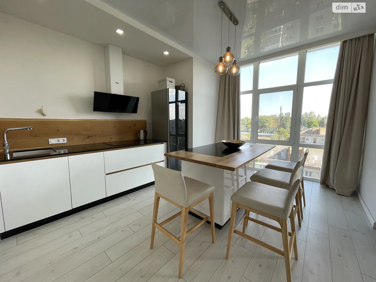 Продается 2-комнатная квартира 90 кв. м в Николаеве, ул. Мостостроителей, 17 - фото 1