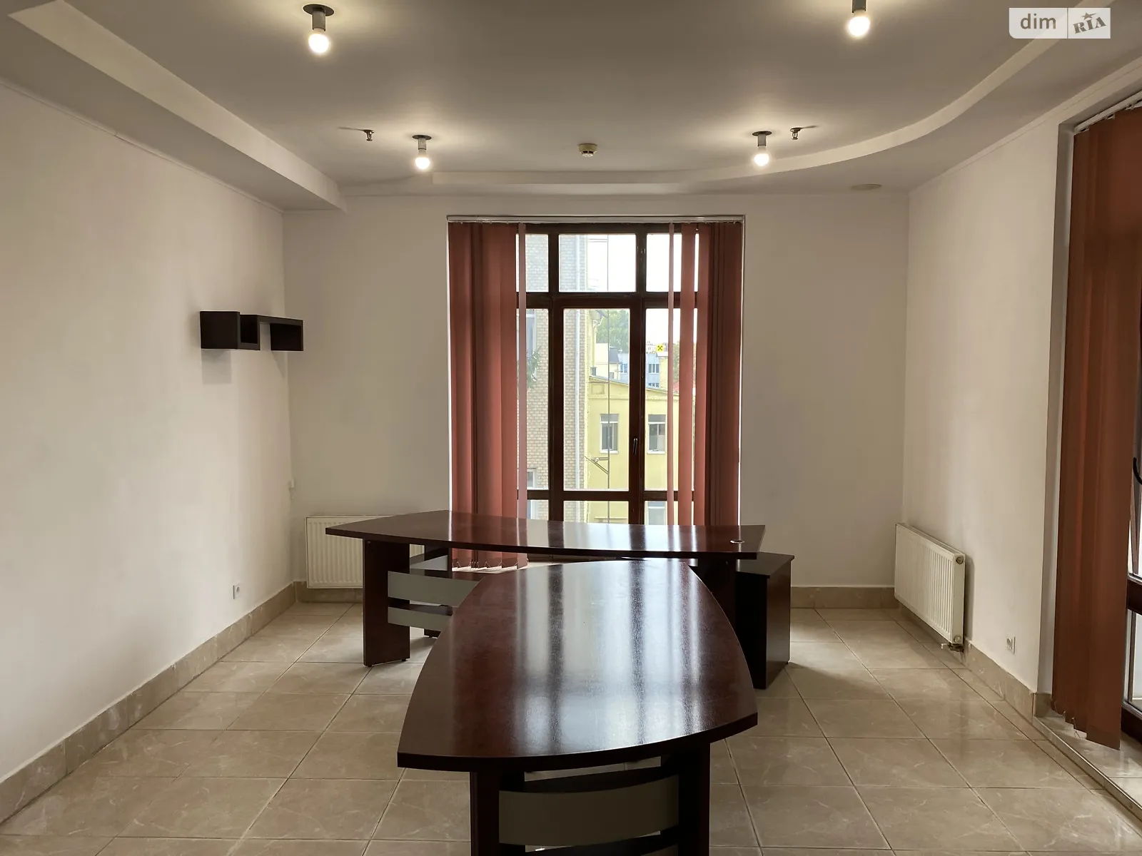 Сдается в аренду офис 38.3 кв. м в бизнес-центре, цена: 7200 грн - фото 1