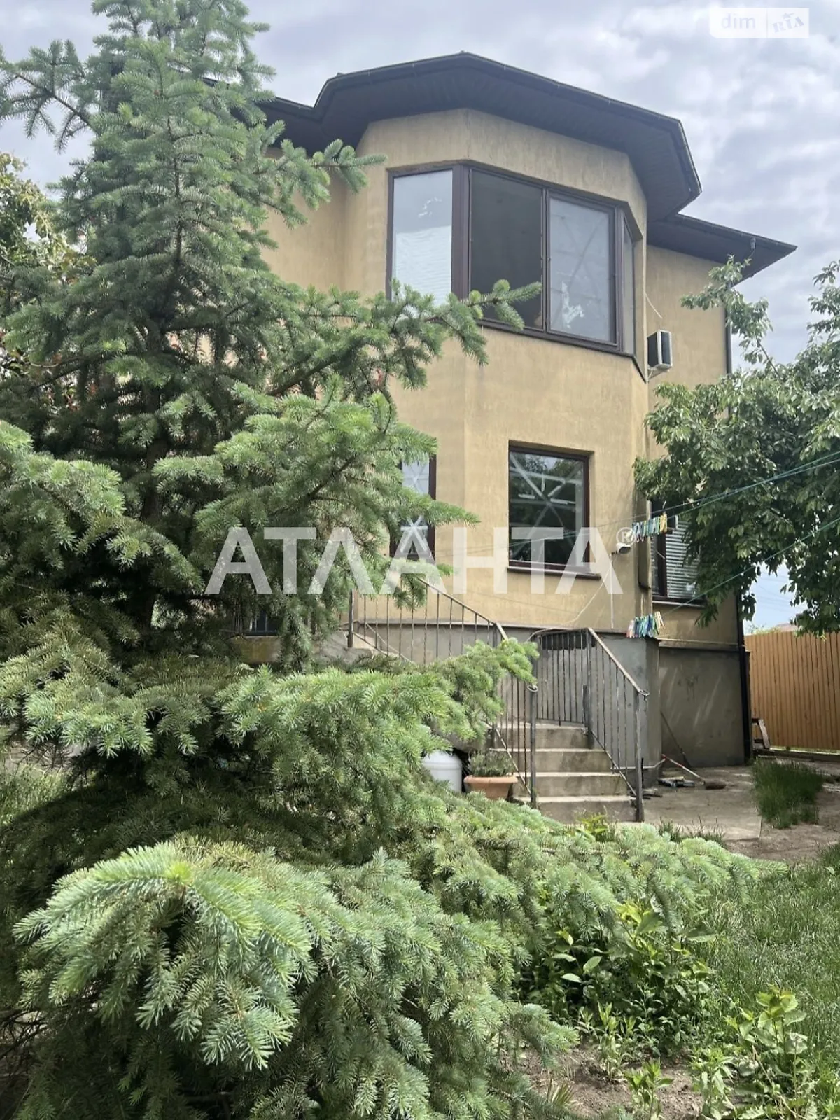 Продается дом на 3 этажа 240 кв. м с участком, цена: 125000 $ - фото 1