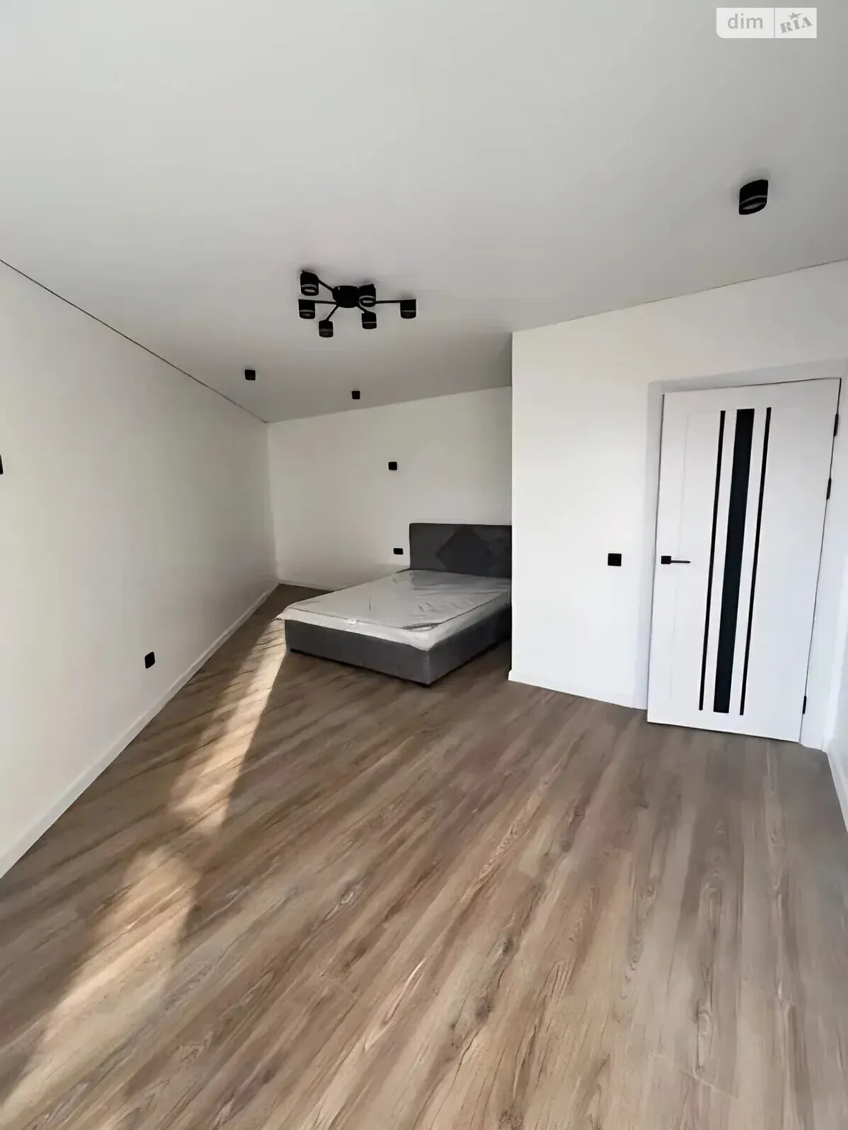 Продается 1-комнатная квартира 44 кв. м в Ивано-Франковске, ул. Княгинин, 44 корпус 16 - фото 1