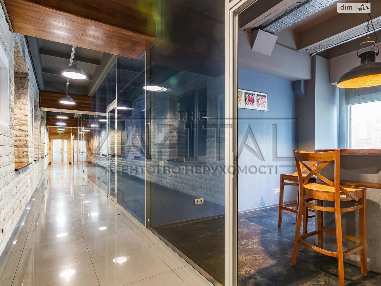 Сдается в аренду офис 250 кв. м в бизнес-центре, цена: 2450 $ - фото 1