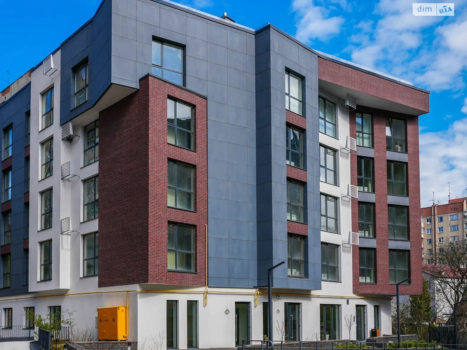 Продается 1-комнатная квартира 51 кв. м в Львове, ул. Ярославенко, 30 - фото 1