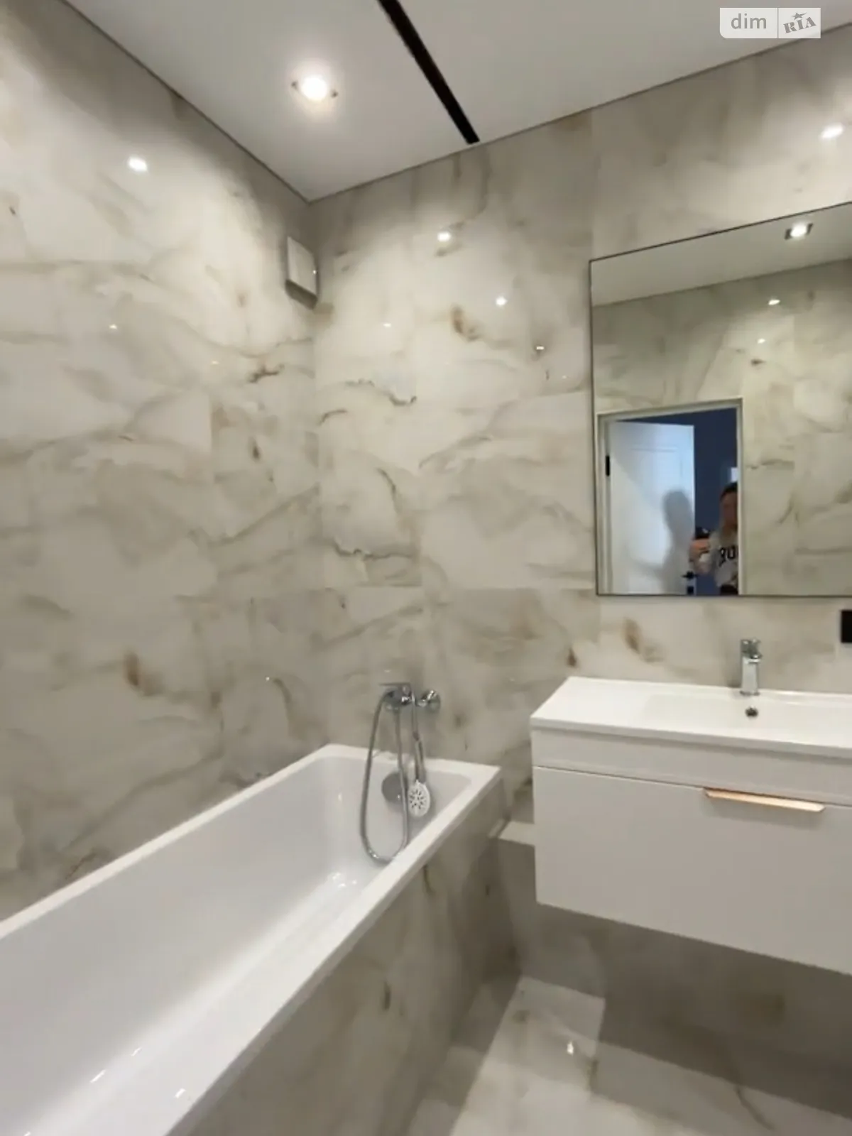 Продается 2-комнатная квартира 60 кв. м в Ирпене, ул. Университетская(Карла Маркса), 3/15 - фото 1