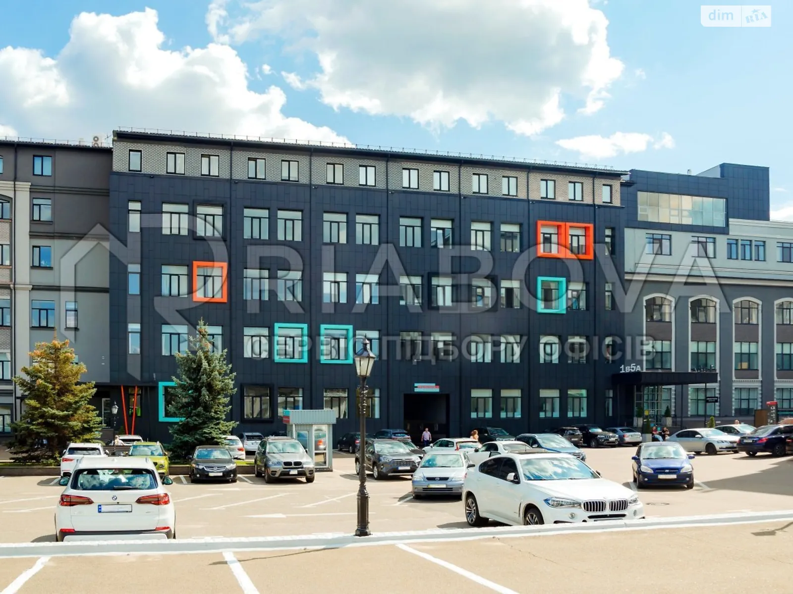Здається в оренду офіс 121.8 кв. м в бізнес-центрі, цена: 2410 $ - фото 1