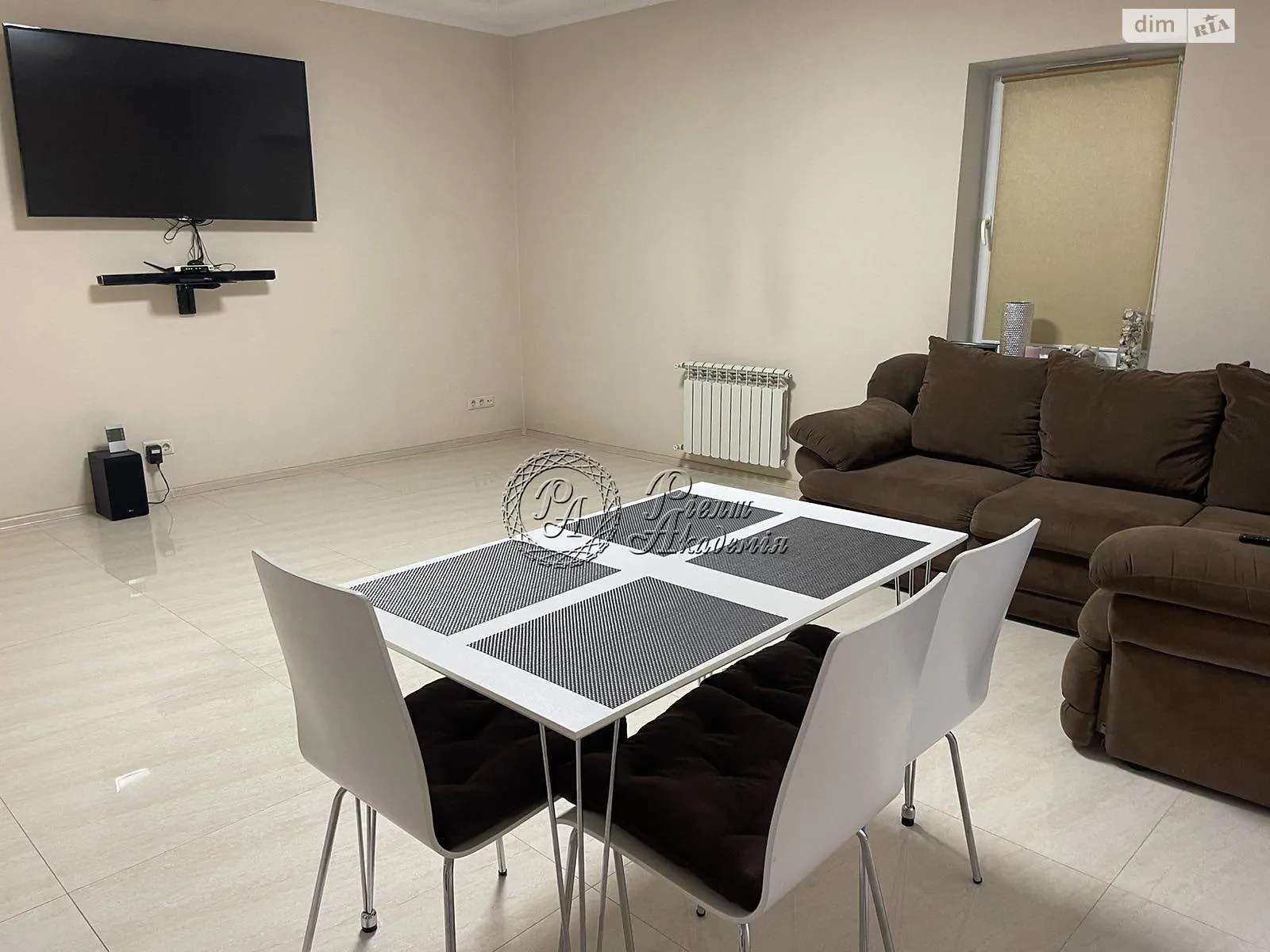 Сдается в аренду дом на 2 этажа 130 кв. м с террасой, цена: 1000 $ - фото 1