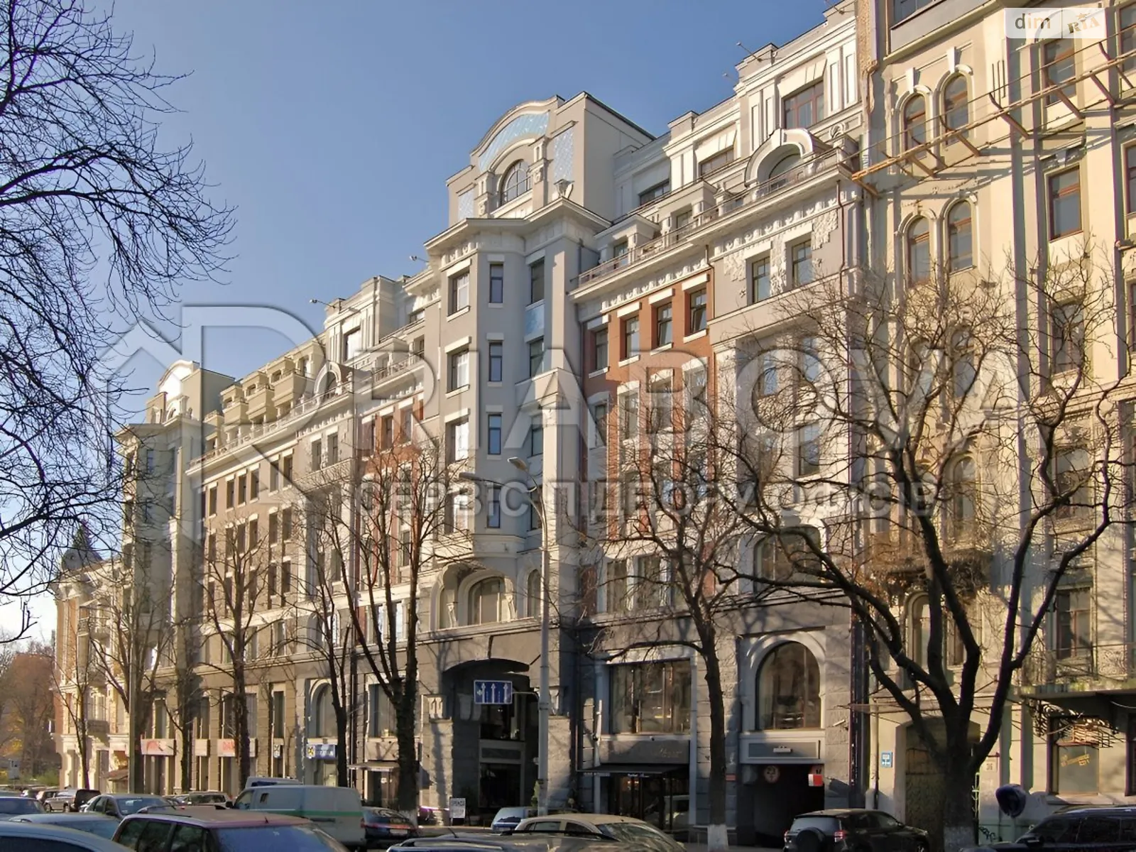 Сдается в аренду офис 374.8 кв. м в бизнес-центре, цена: 10343 $ - фото 1