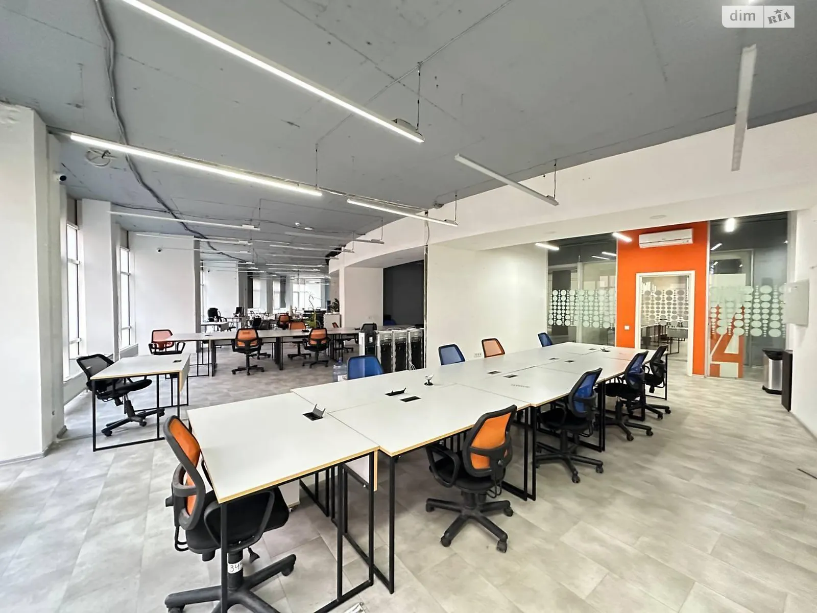 Сдается в аренду офис 1200 кв. м в бизнес-центре, цена: 22000 $ - фото 1