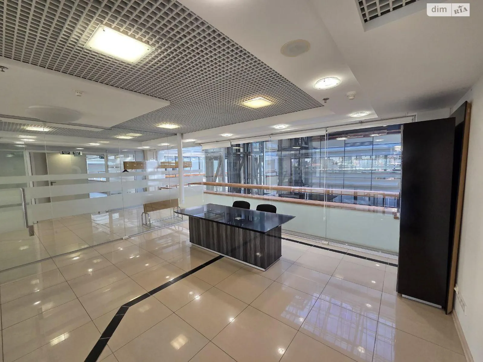 Сдается в аренду офис 490 кв. м в бизнес-центре, цена: 12450 $ - фото 1