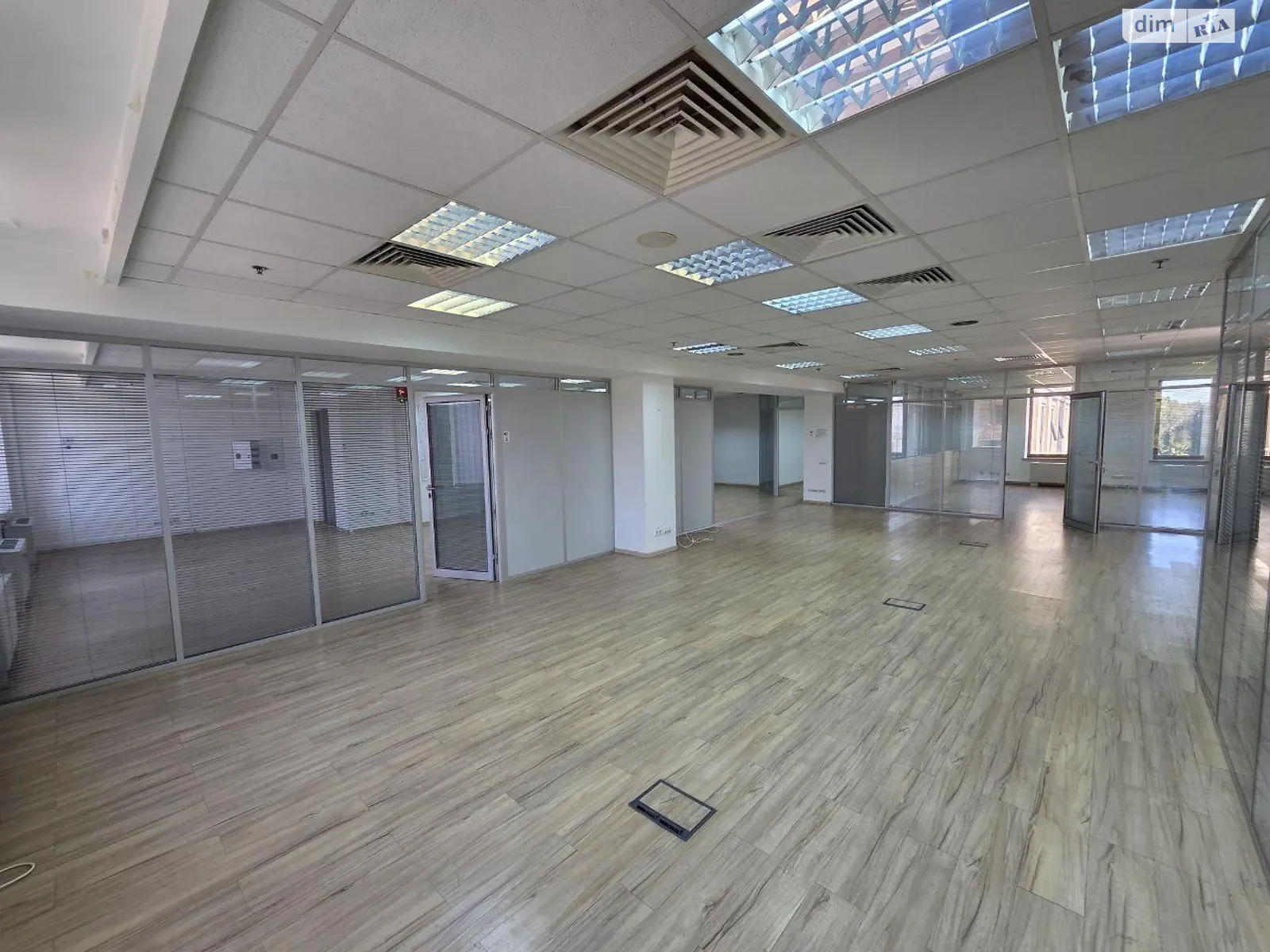Сдается в аренду офис 340 кв. м в бизнес-центре, цена: 8650 $ - фото 1