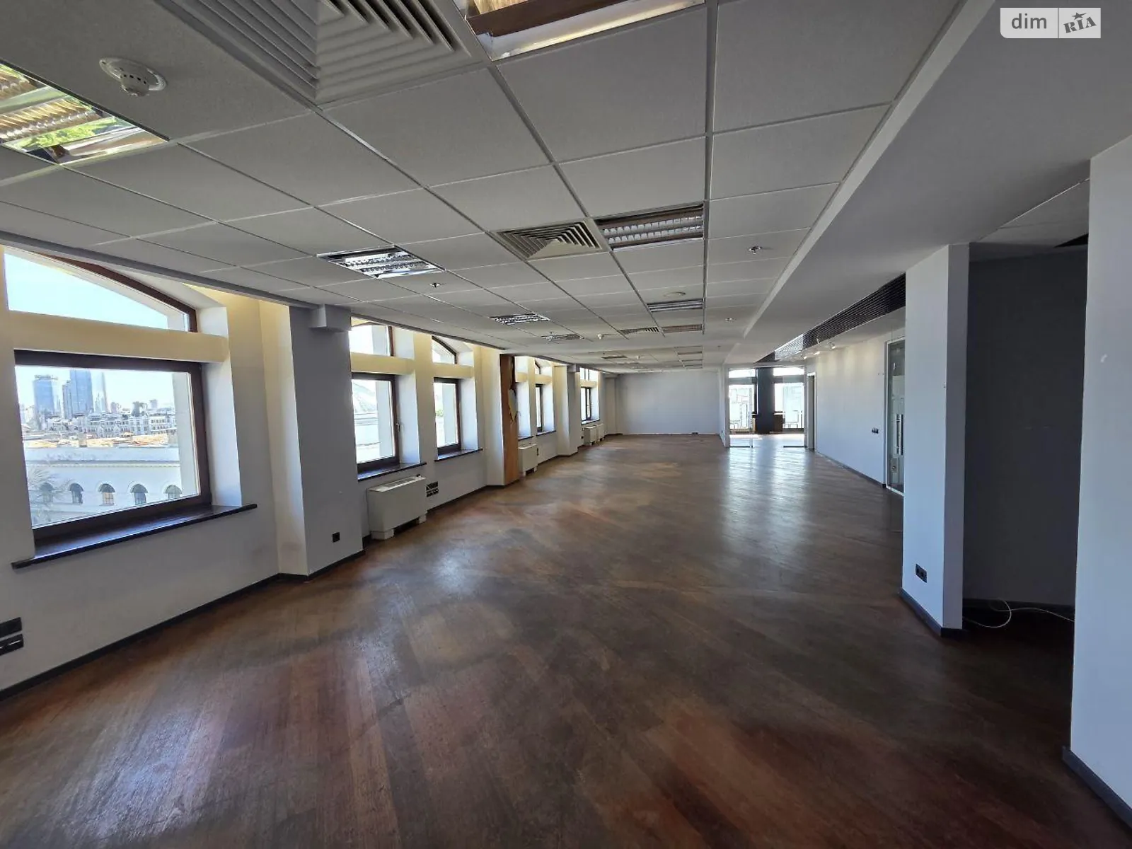 Здається в оренду офіс 250 кв. м в бізнес-центрі, цена: 6250 $ - фото 1