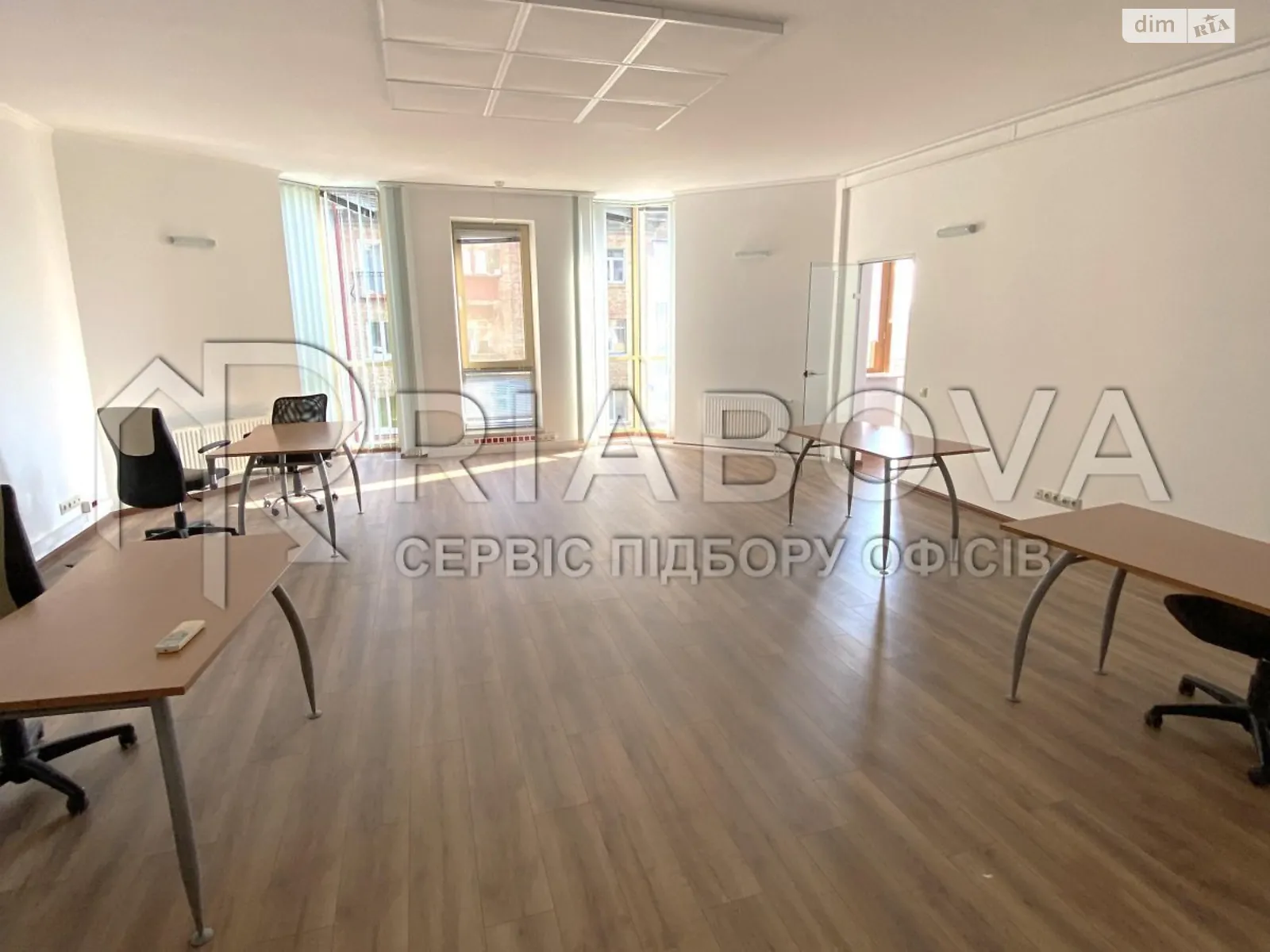 Сдается в аренду офис 182 кв. м в бизнес-центре, цена: 2350 $ - фото 1